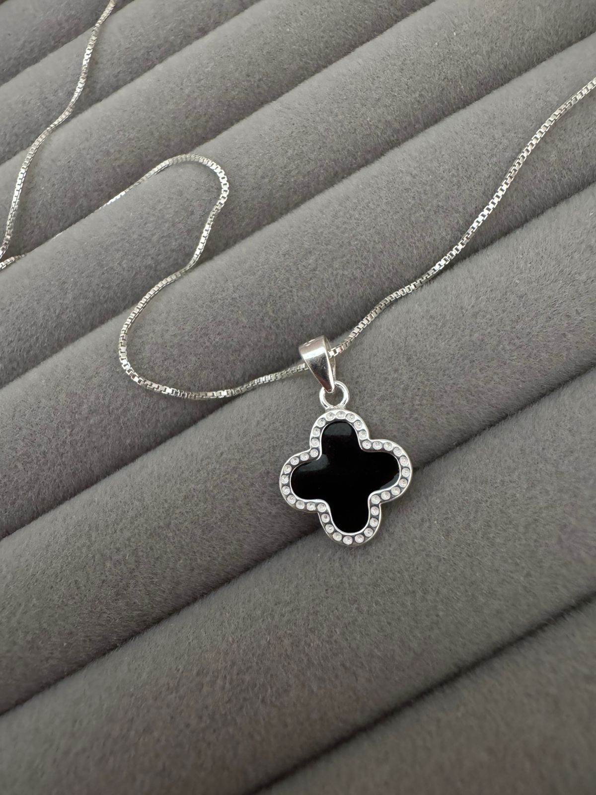 Corrente de Prata 925 com Pingente Trevo V12 10mm 