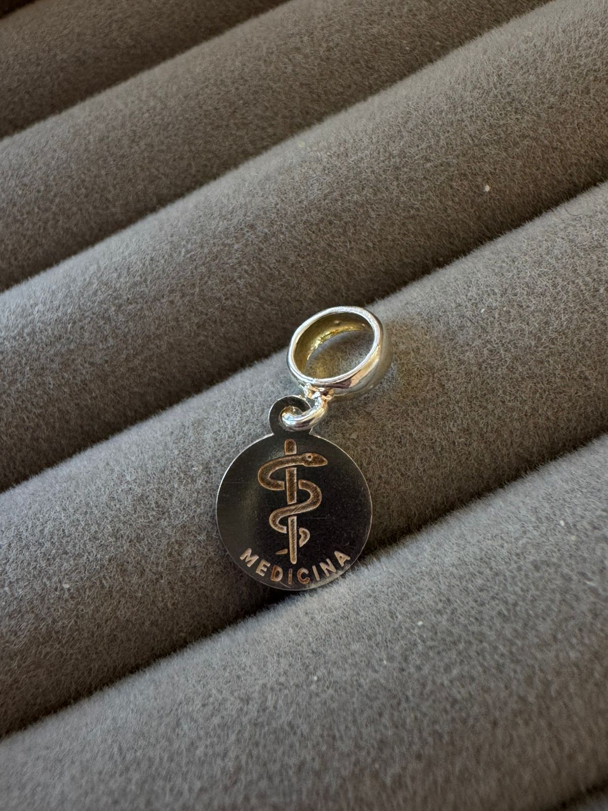 Berloque Círculo Medicina Laser Liso