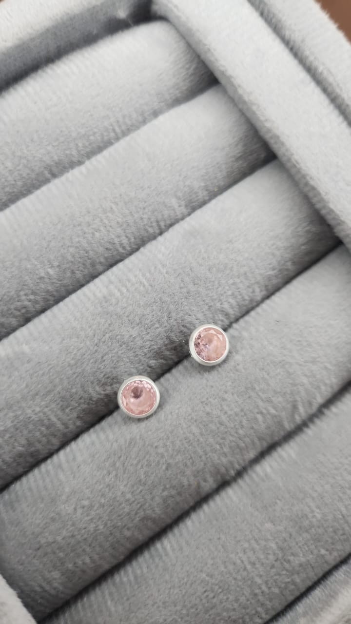 Brinco Ponto Luz Rosa Na Cravação Inglesa 6mm