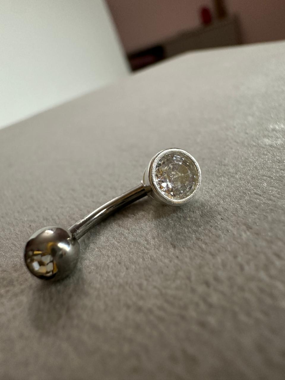 Piercing Umbigo Furo com Zircônia Redonda Cristal
