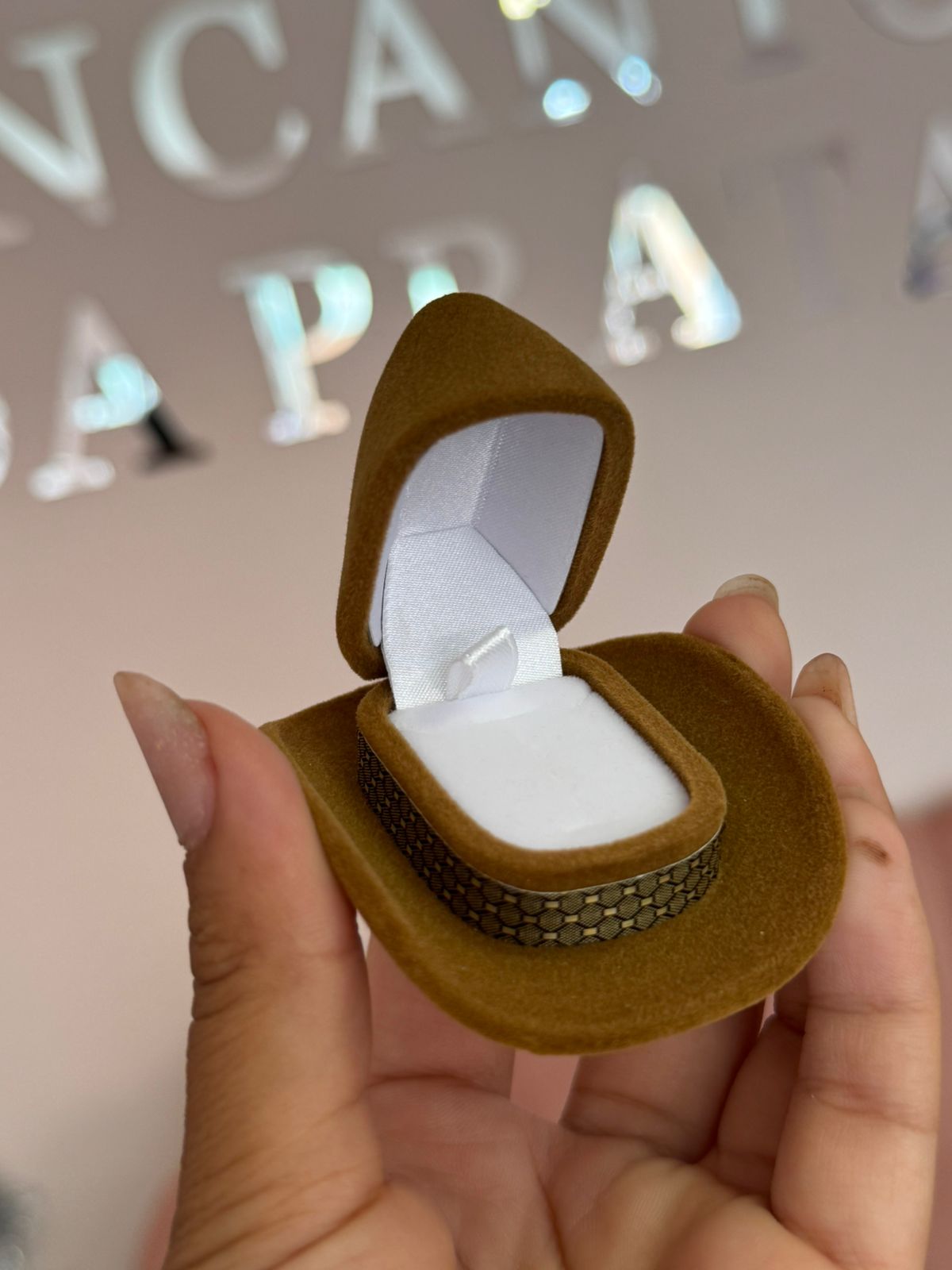 Caixinha de Anel ou Aliança Modelo Chapéu