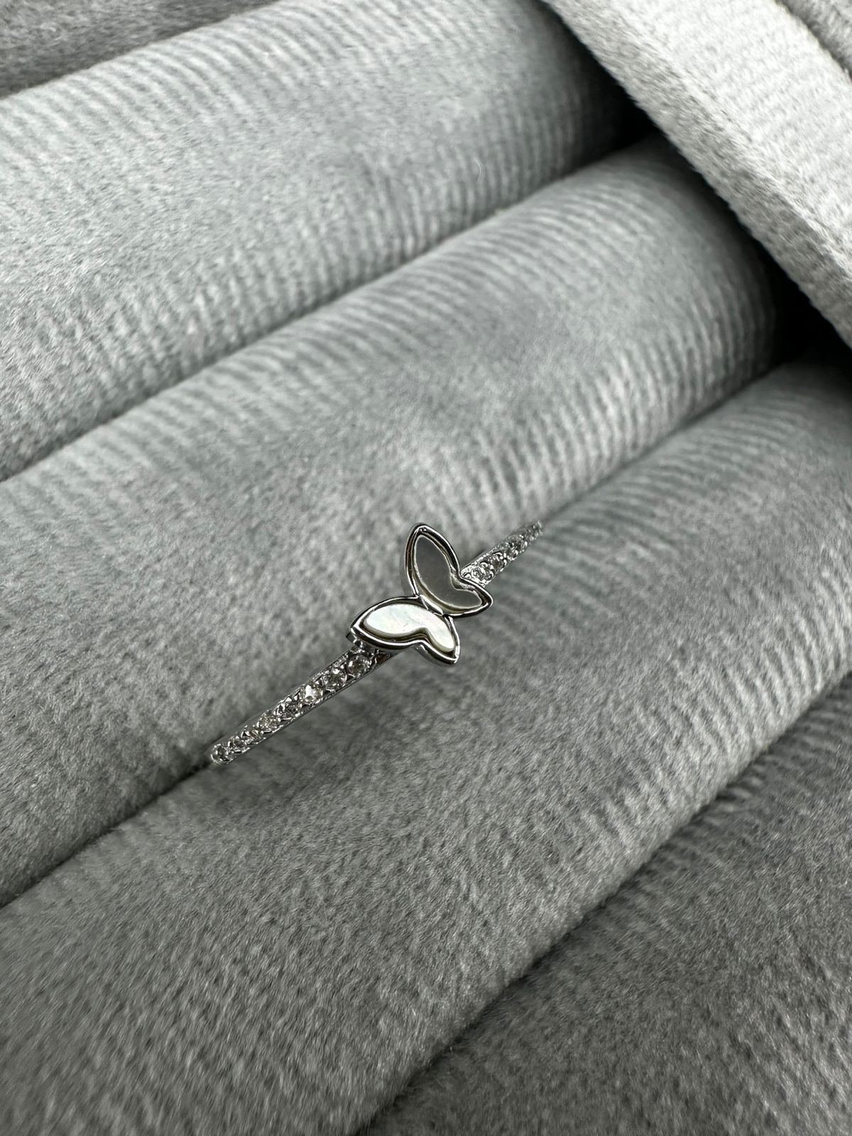 Anel Borboleta Com Detalhe na Micro Zircônia 