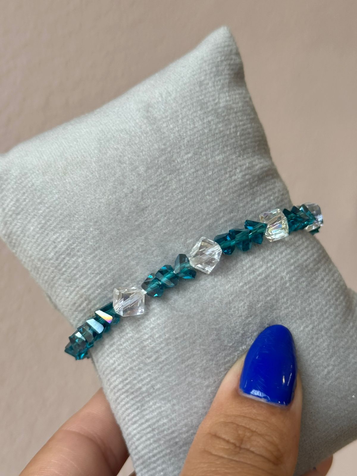 Pulseira de Cristal Azul Claro com Cristais