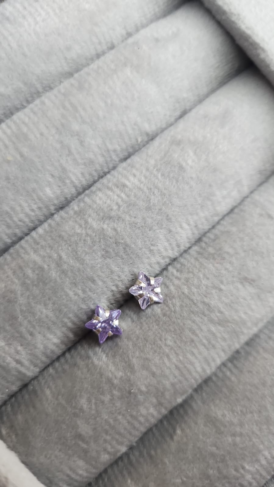 Brinco Ponto Luz Estrela 6mm Lilás