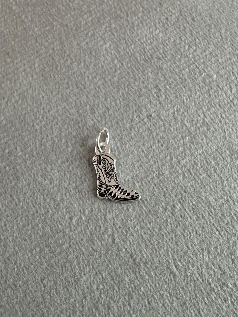 Pingente Bota Detalhada