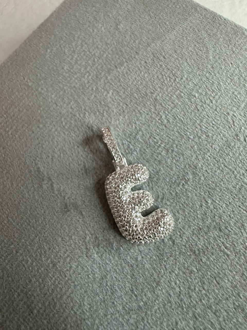 Pingente Letra 20mm Todo Cravejado em Micro Zircônia