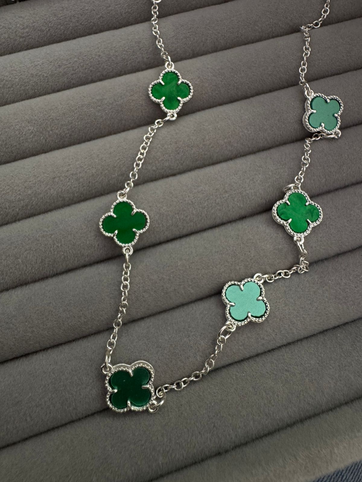 Choker 7 Trevos Verde Resinado Misto