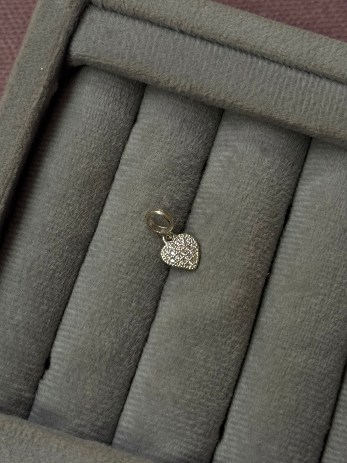 Berloque Coração Cravejado Detalhado