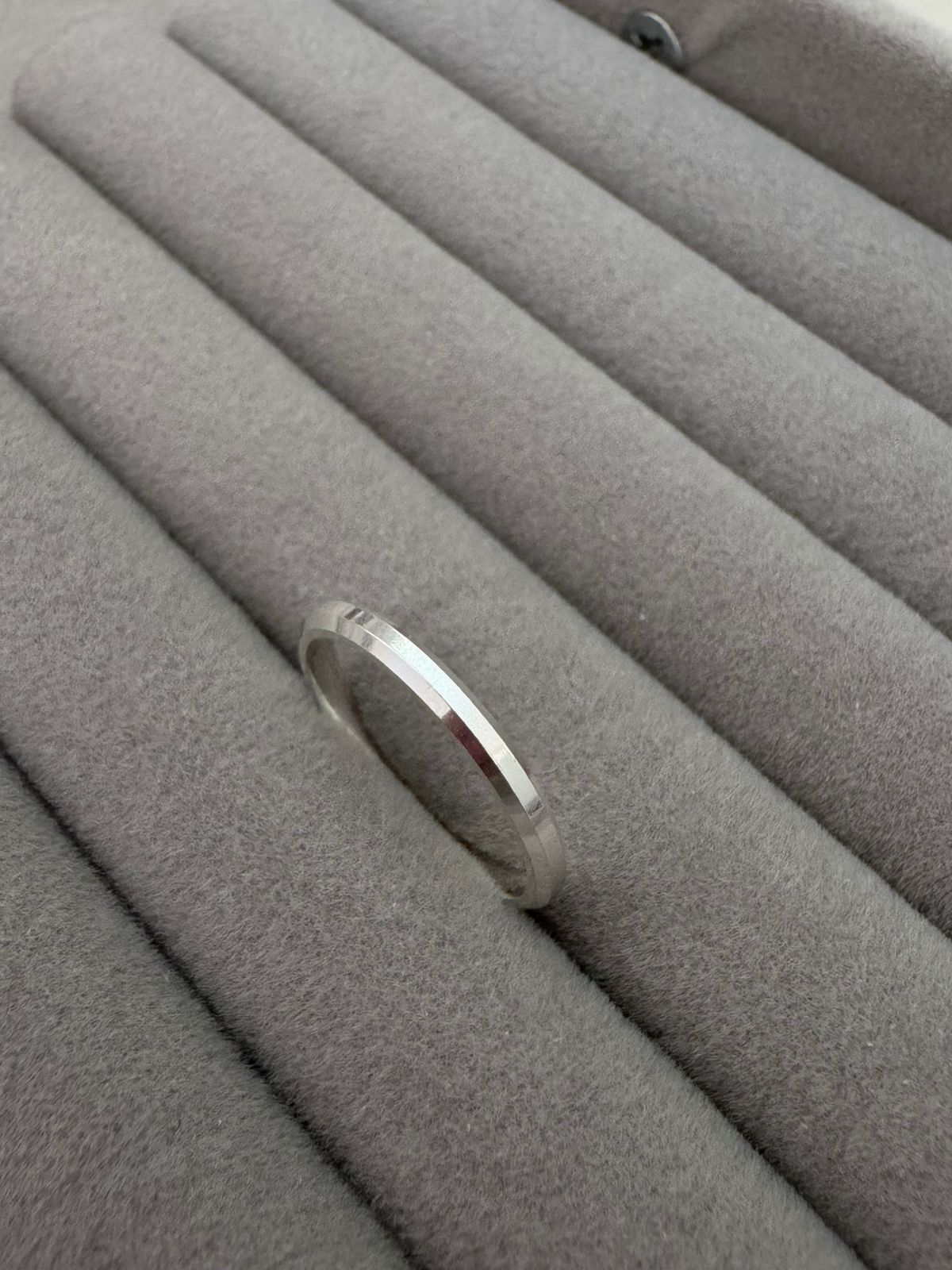 Aliança 2mm com Chanfrada Liso de Prata