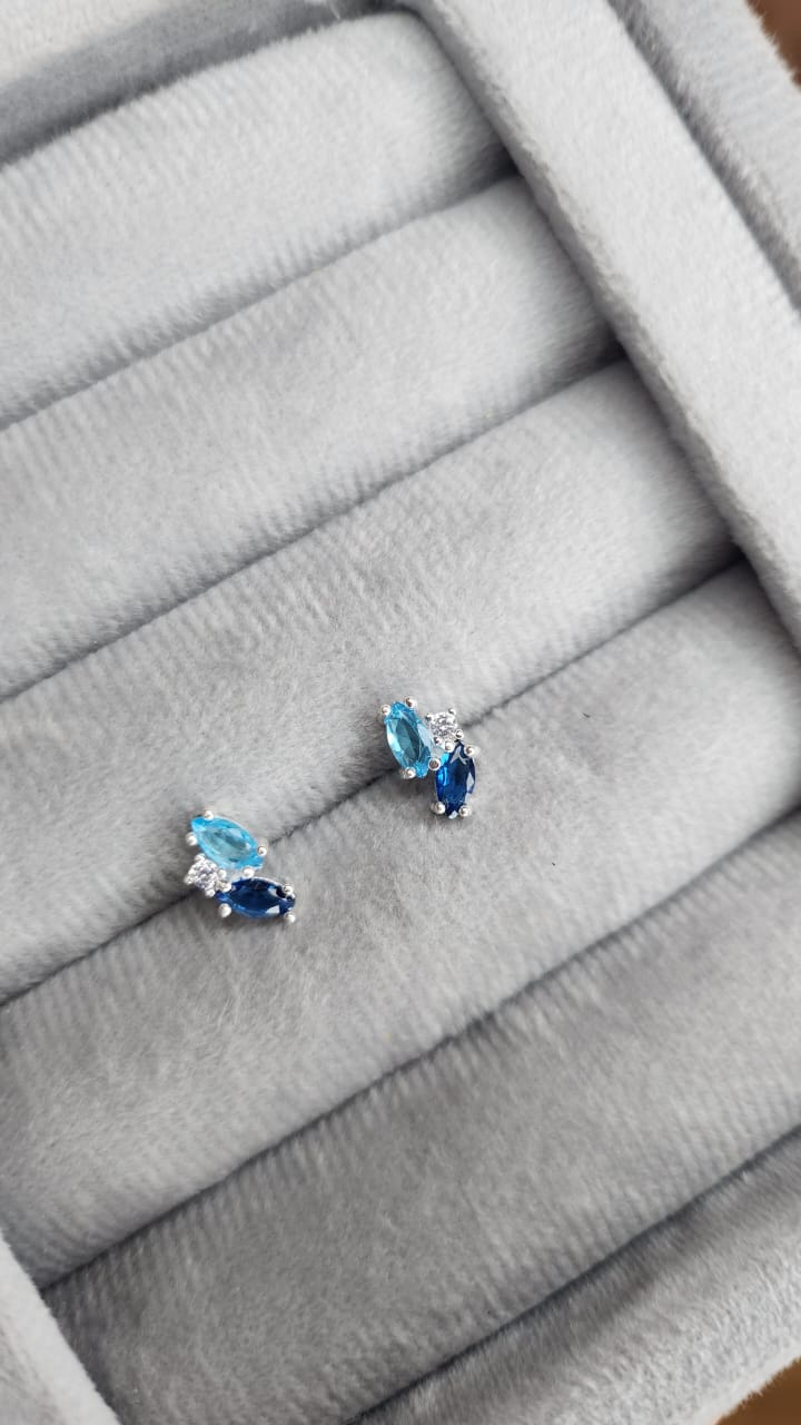 Brinco ponto de luz navete azul 