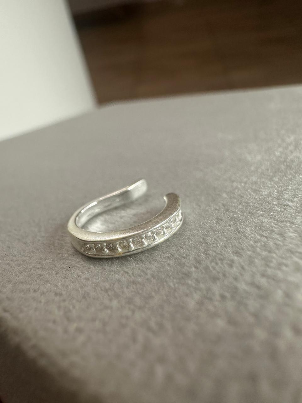 Piercing Fake Cravejado de Prata