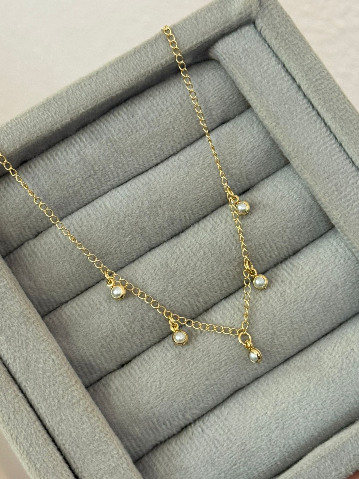 Colar Infantil com Cinco Pérolas