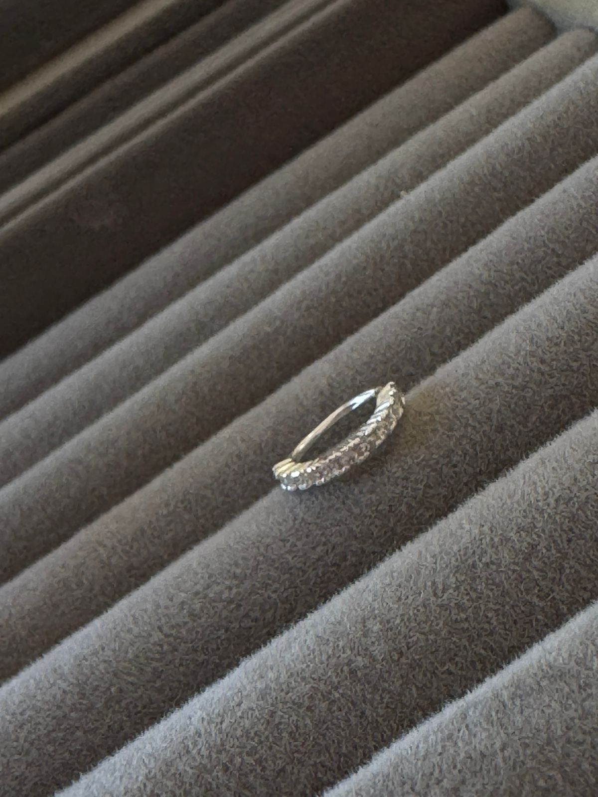 Piercing Argola Cravejada para Helix