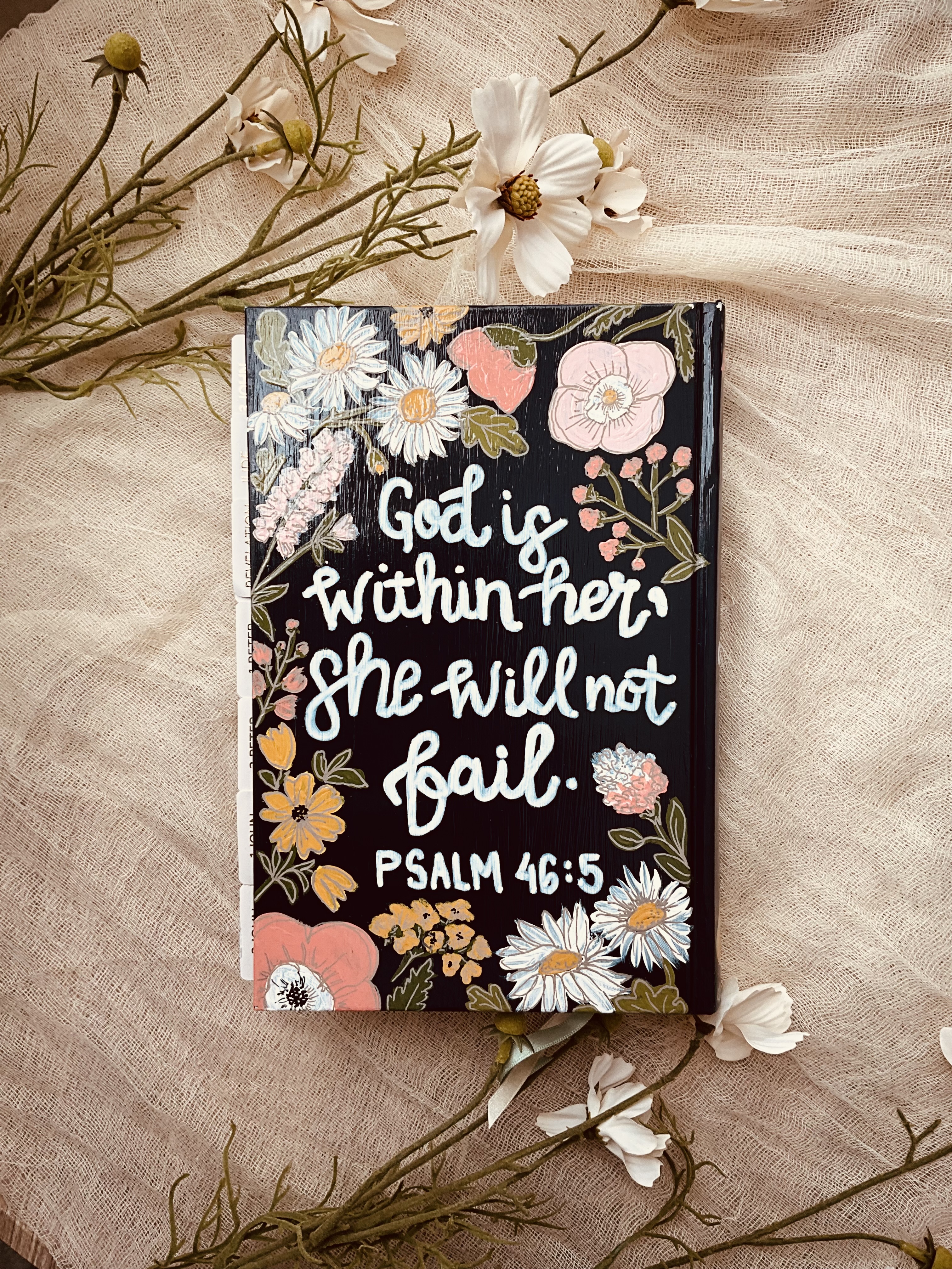 Floral Hand-Painted Holy Bible (CSB In-Courage Women’s Devotional Bible)