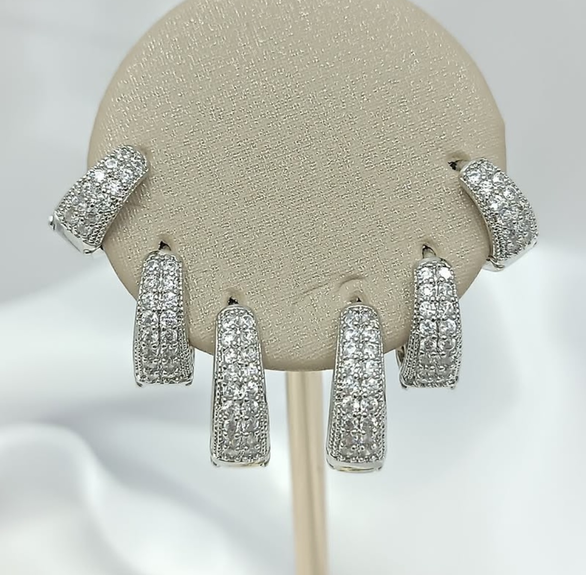 Brinco de Argola com Zircônias