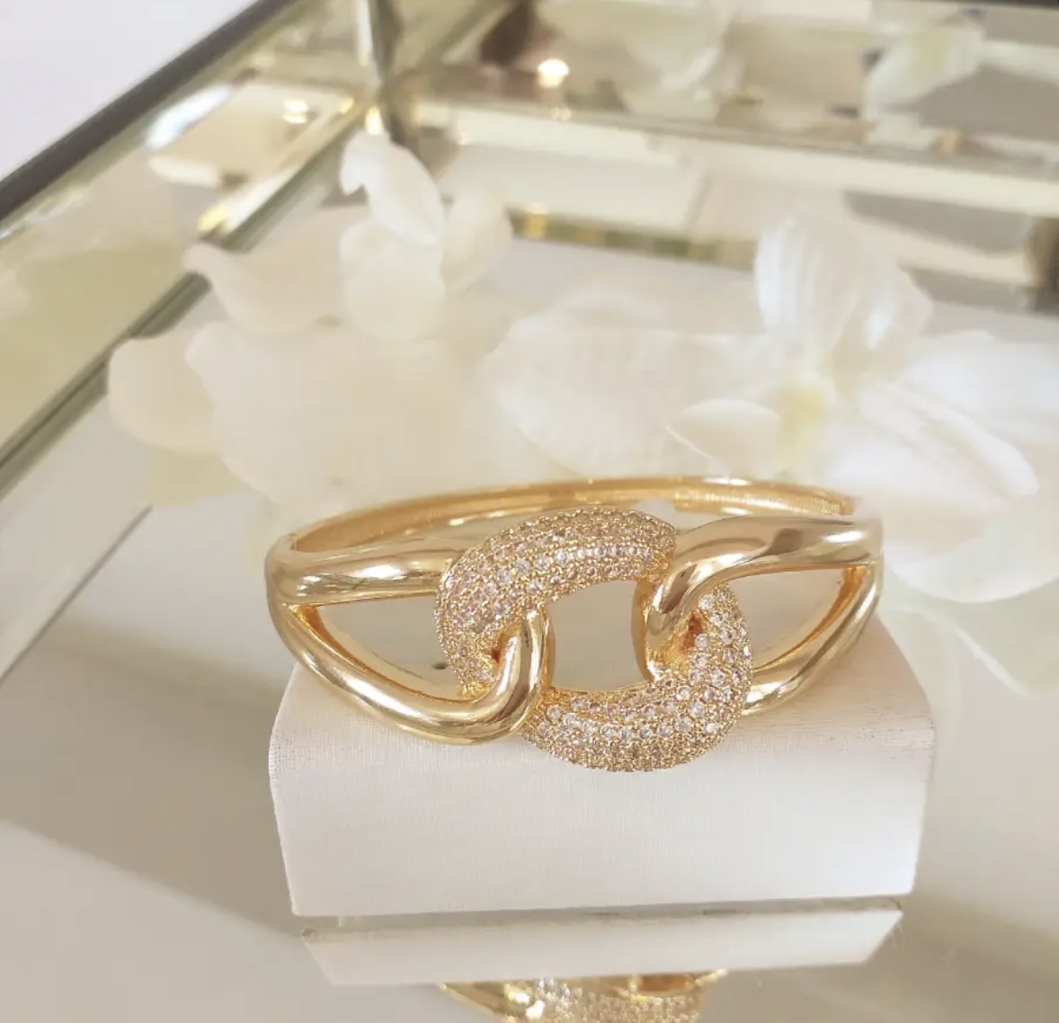 Pulseira Dourada com Strass