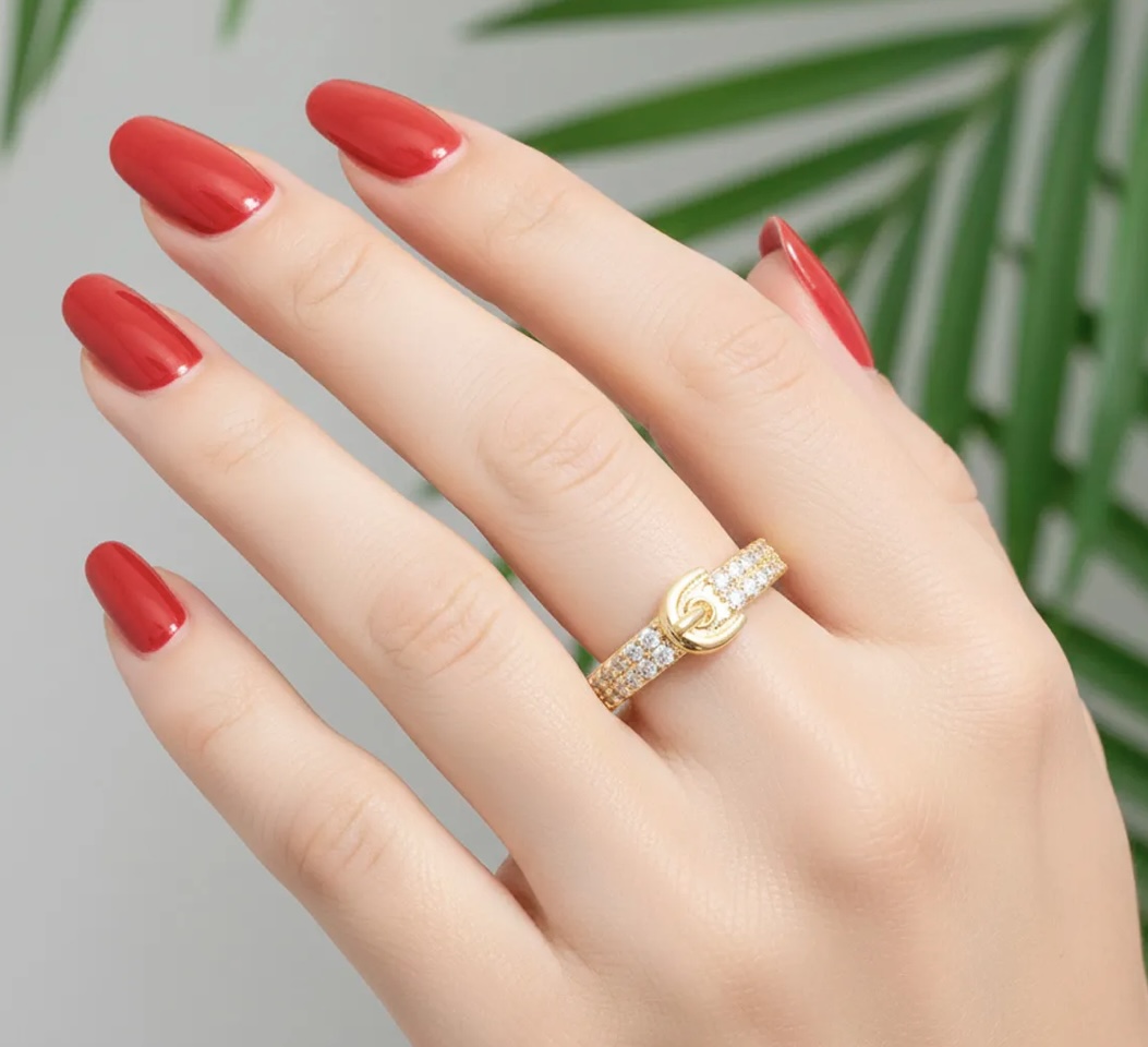 Anel Dourado com Zircônias