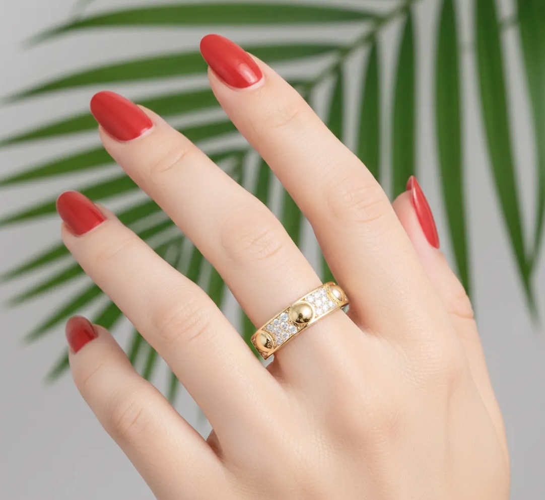 Anel Dourado com Zircônias