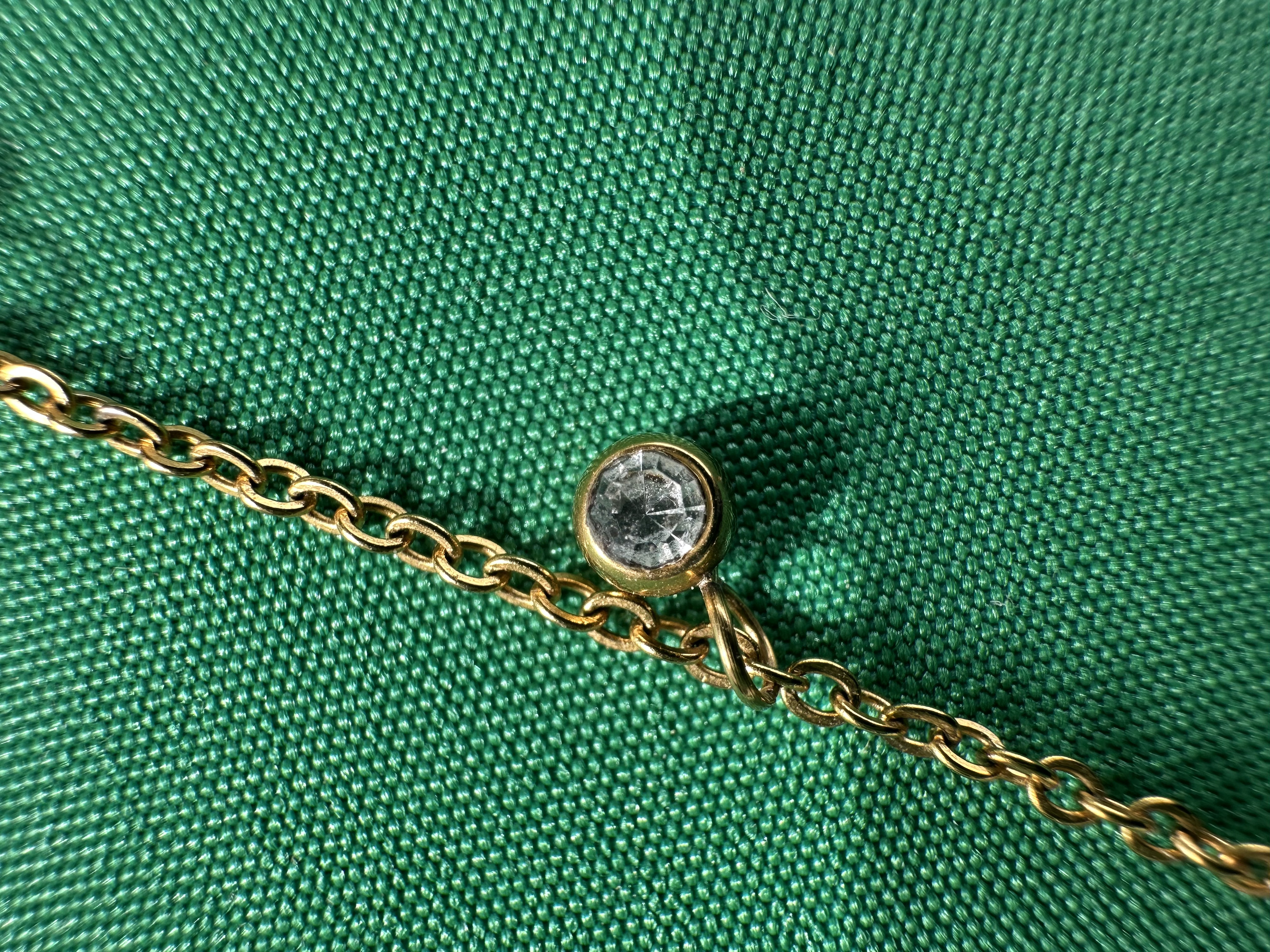 Collier doré avec perle