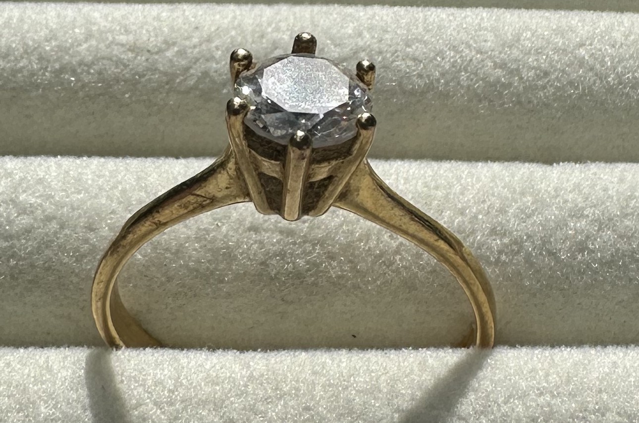 Bague en or avec diamant