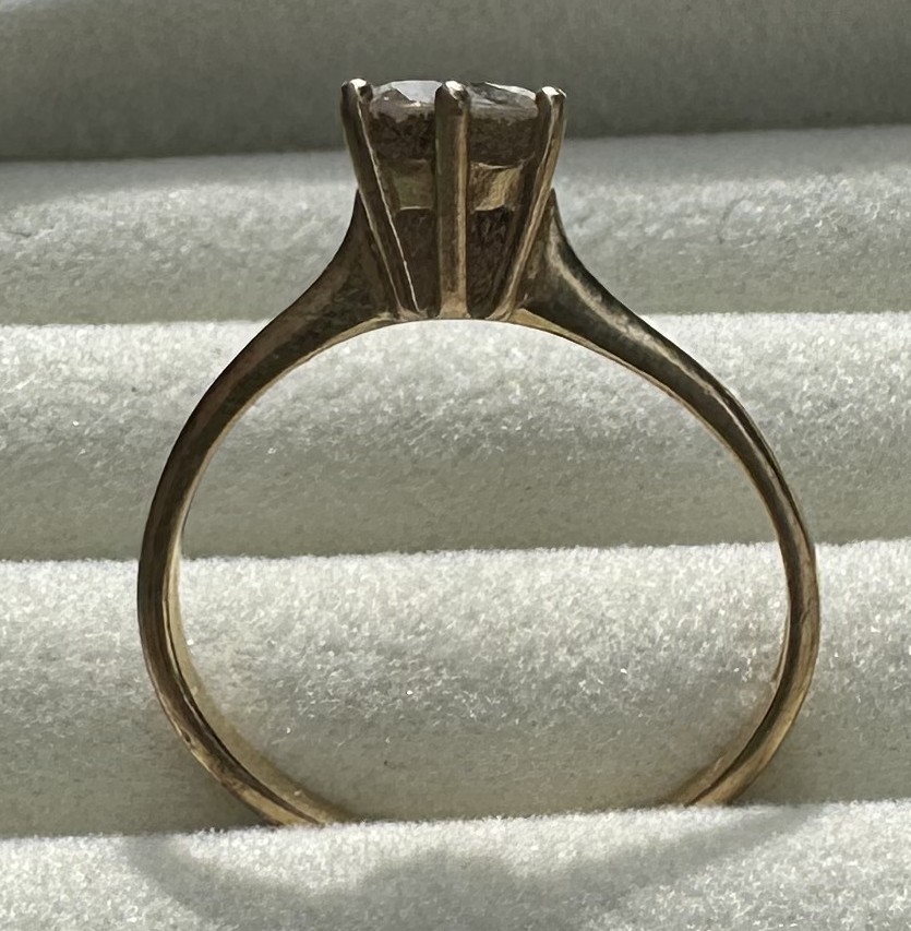 Bague en or avec diamant