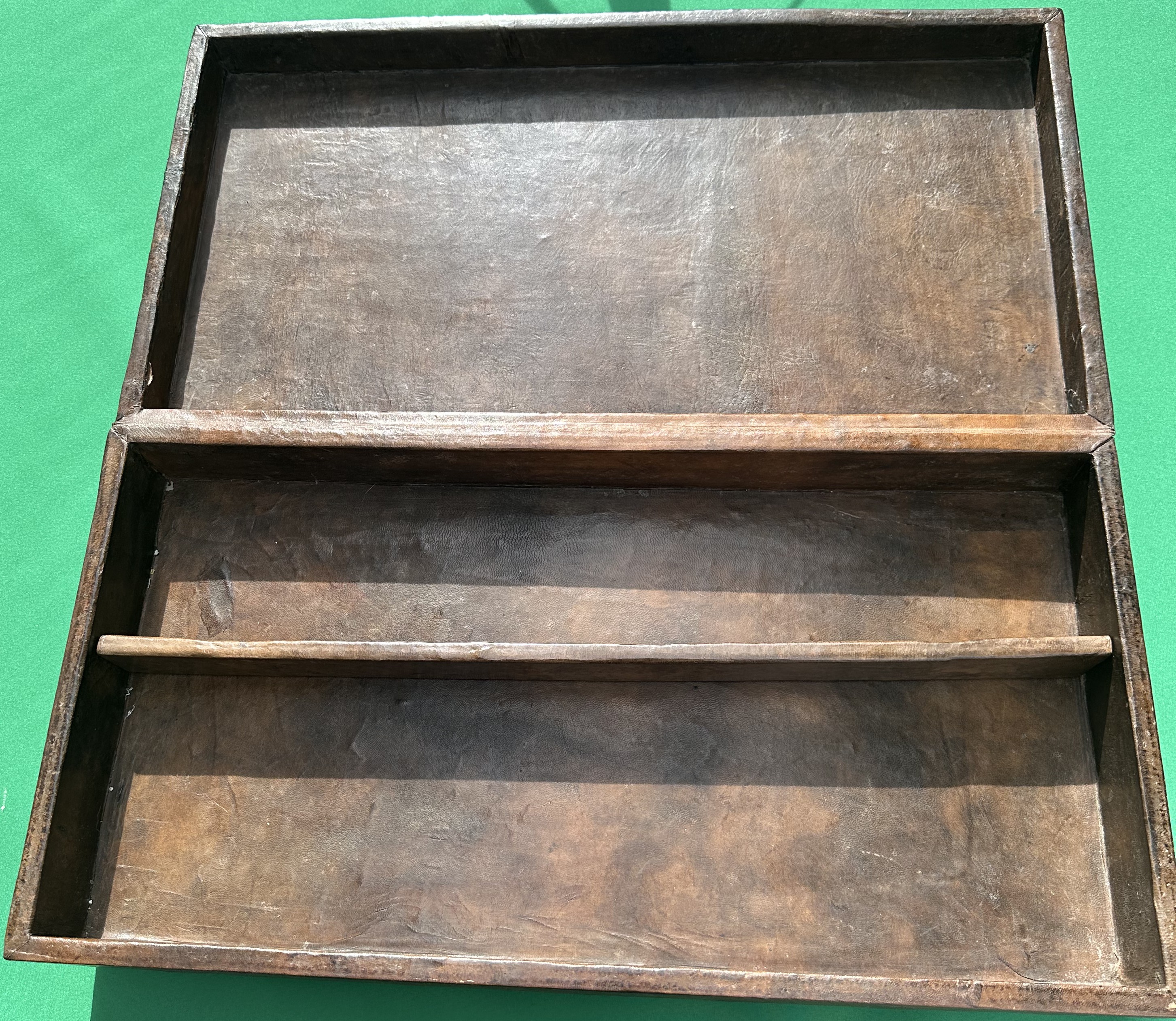 Plateau de rangement en bois