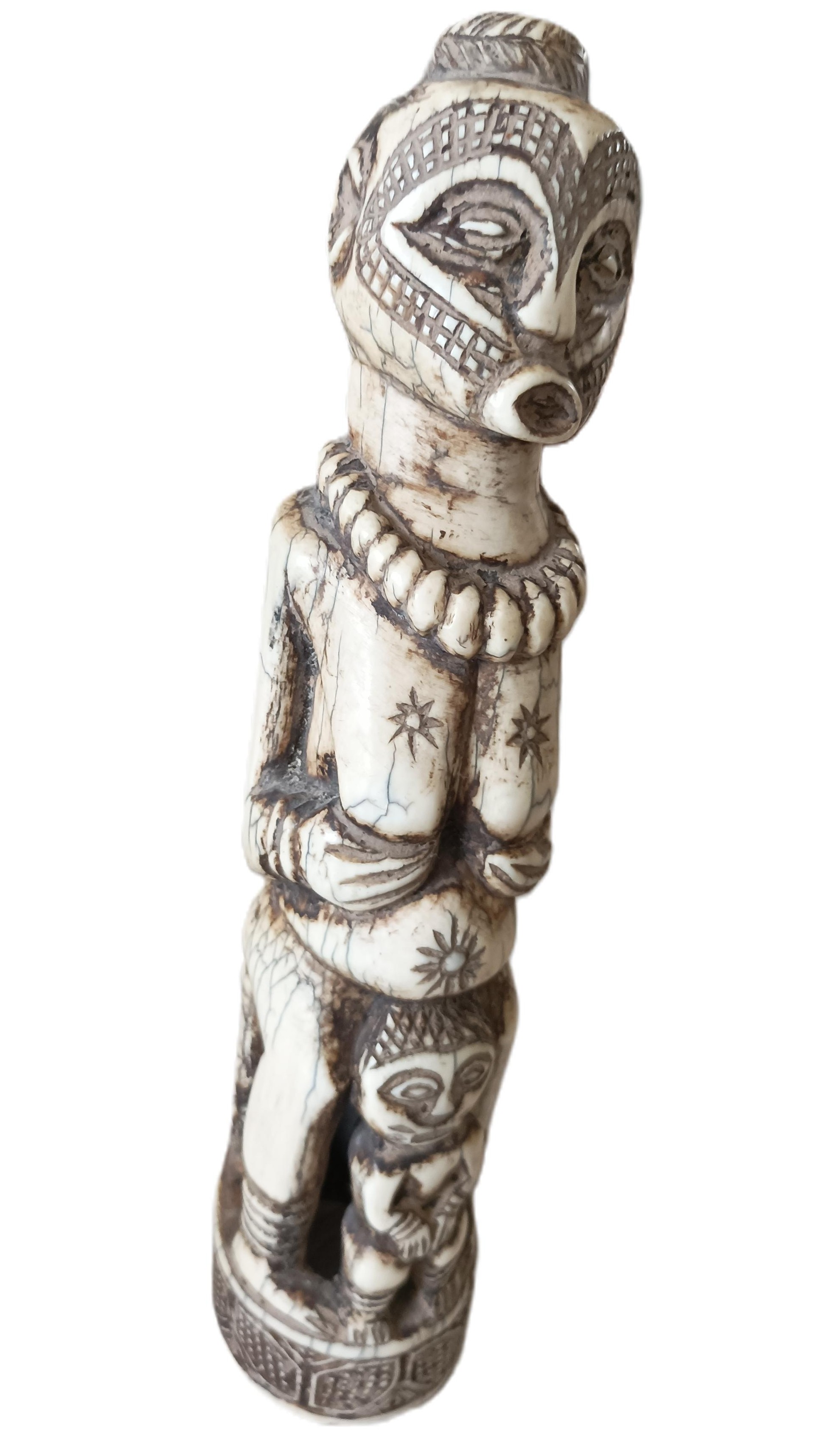 Corne tribale africaine sculptée