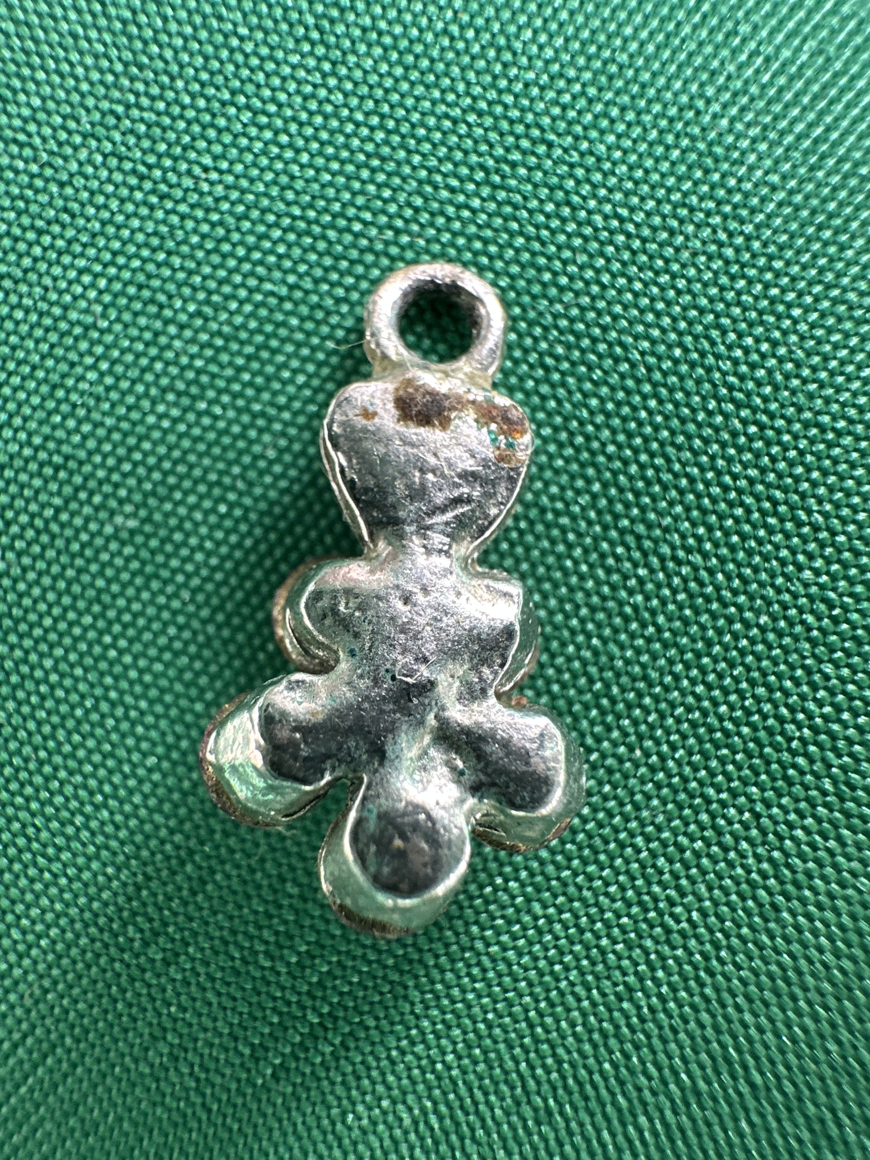Pendentif fleur violet