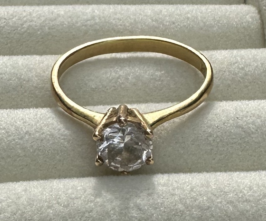Bague en or avec diamant