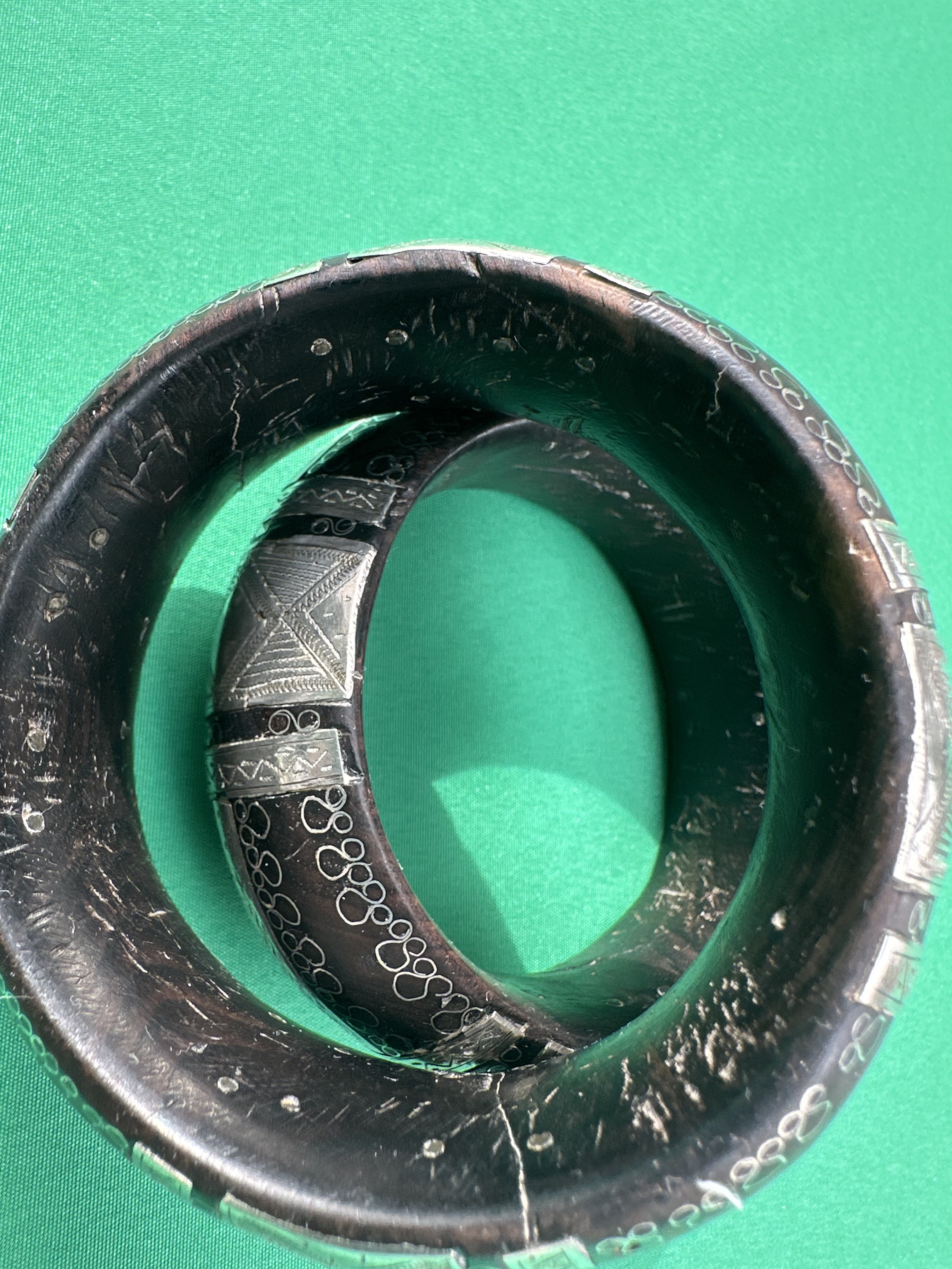 Bracelets en bois et métal gravé