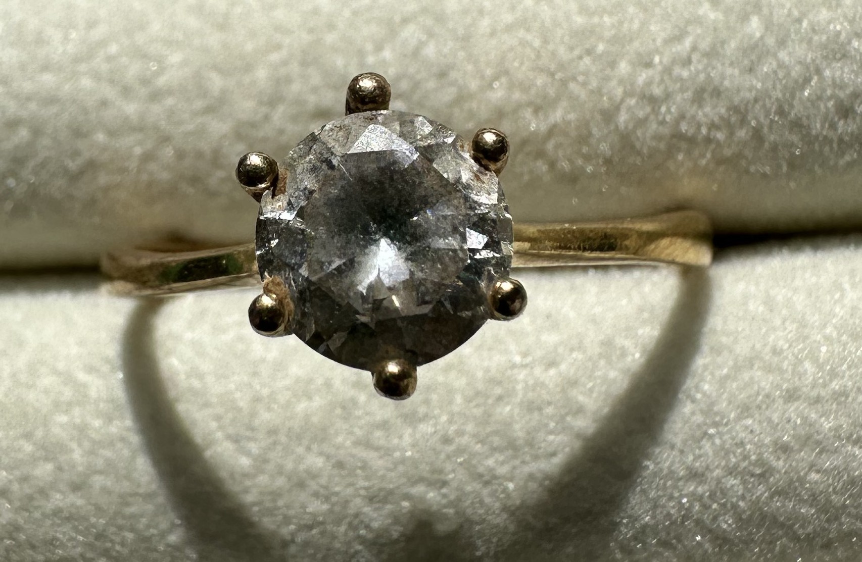 Bague en or avec diamant