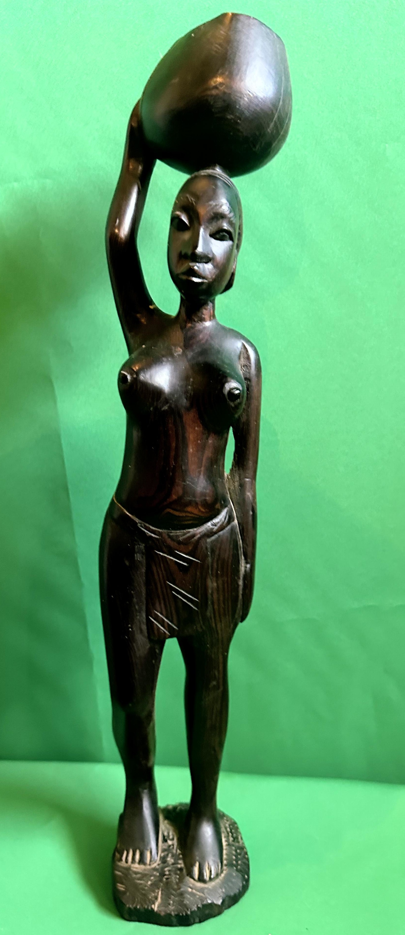 Statue en bois femme africaine