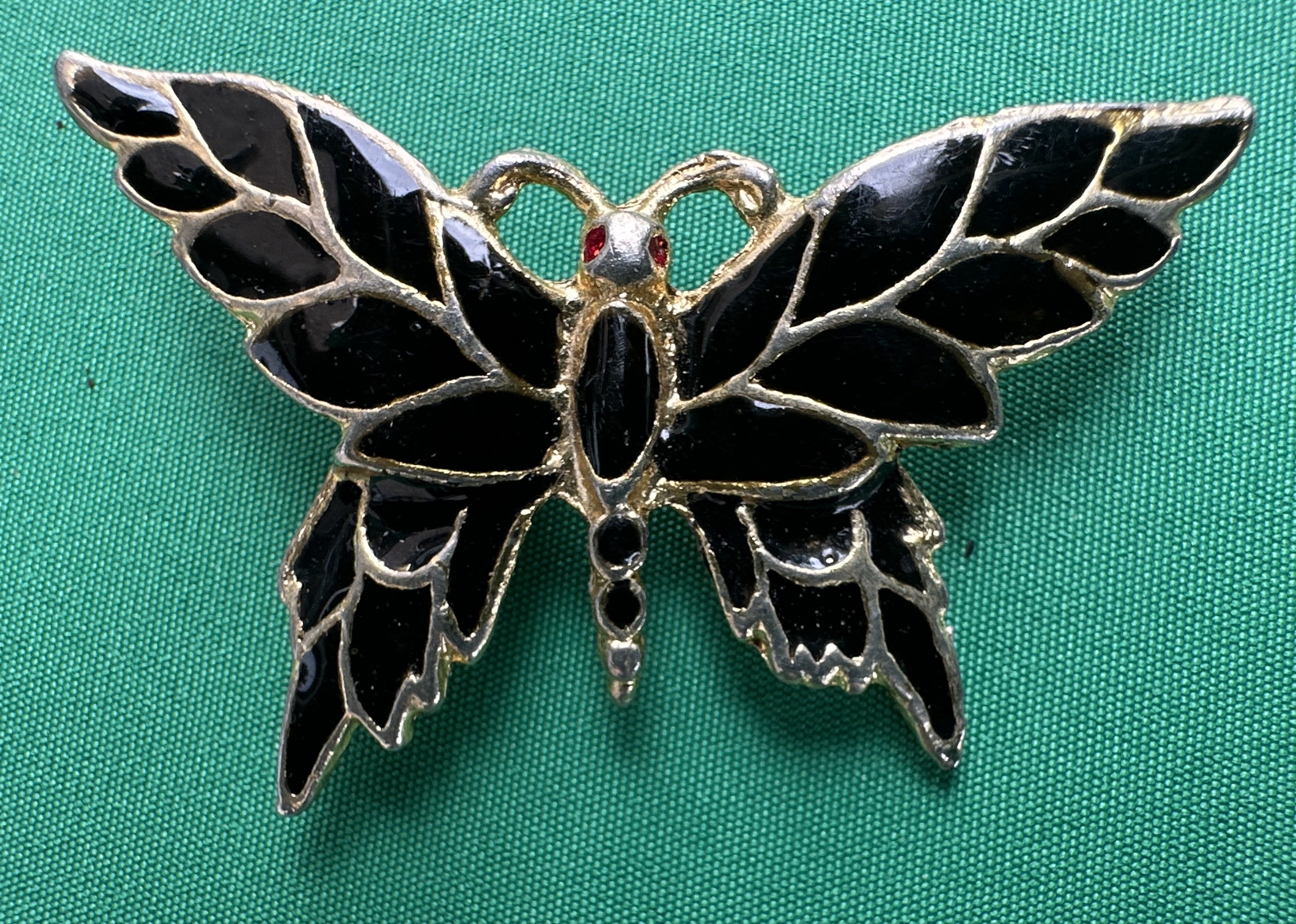 Broche papillon noir