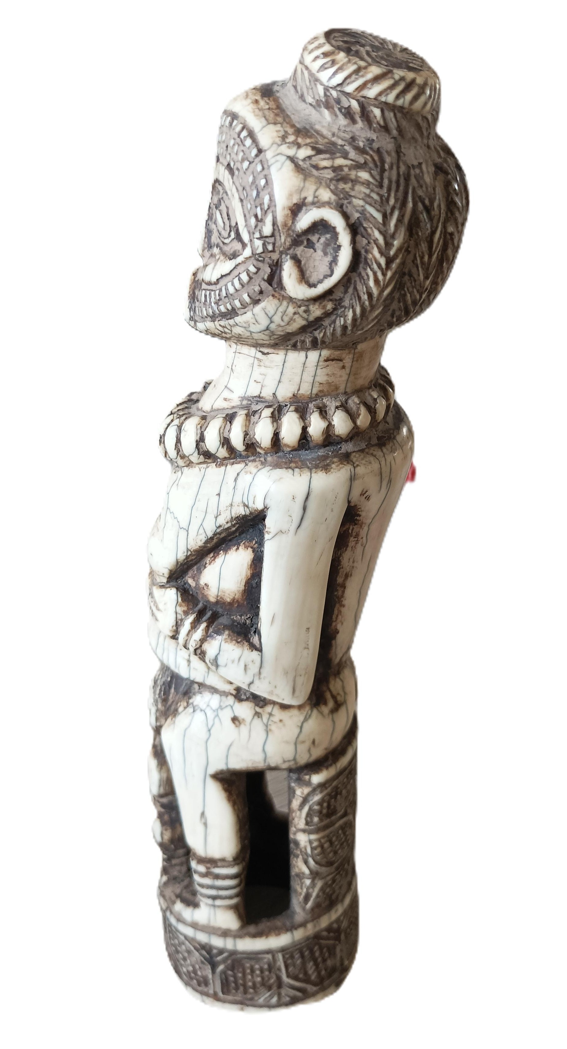 Corne tribale africaine sculptée