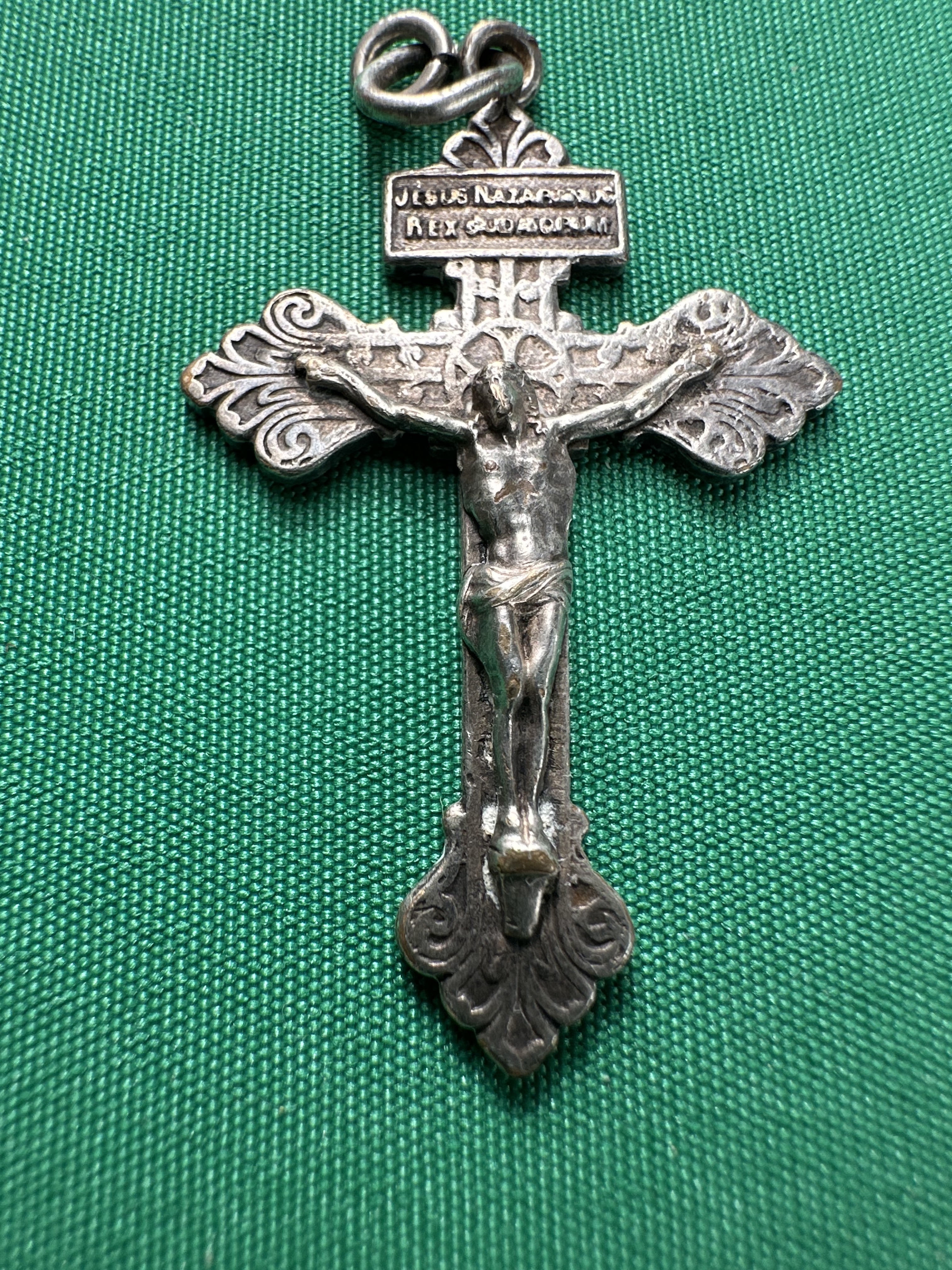 Croix en métal Jésus INRI