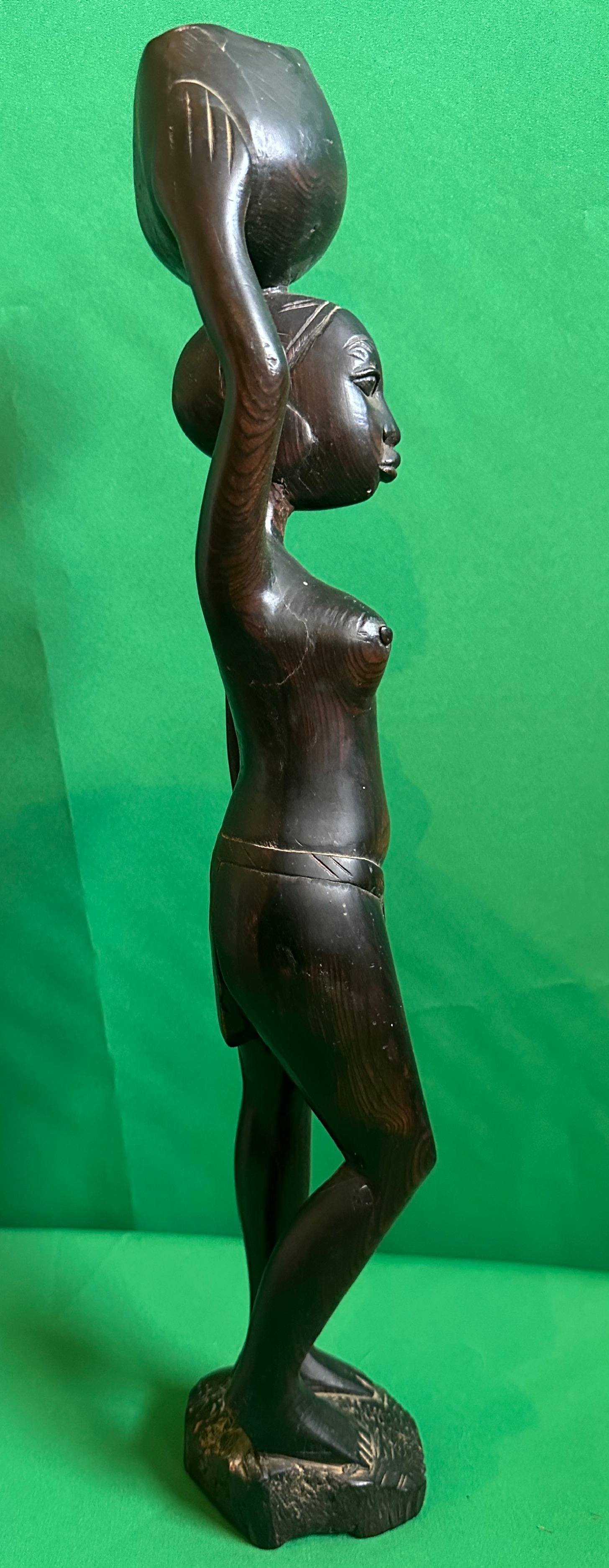 Statue en bois femme africaine