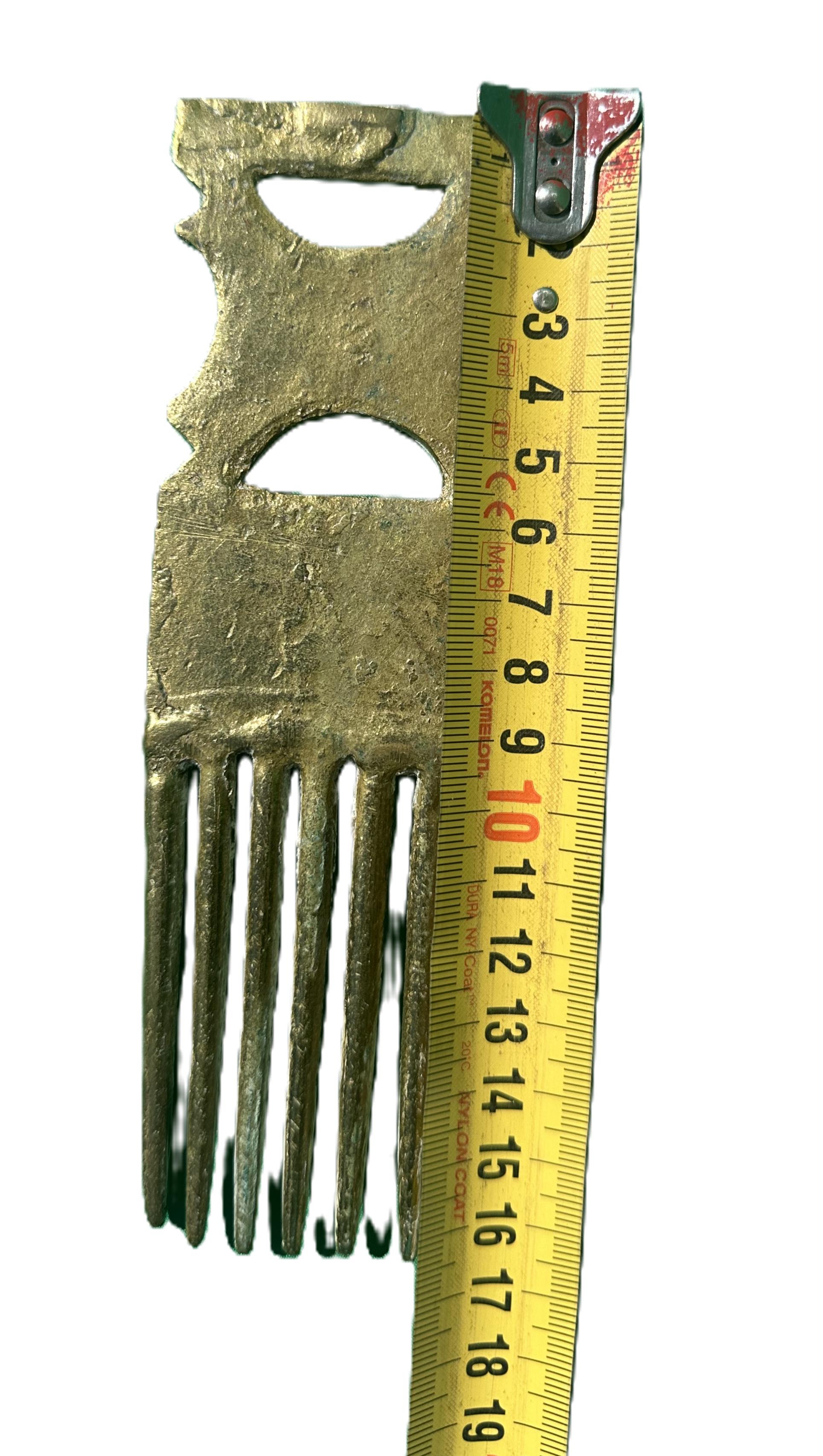 Peigne en métal artisanal