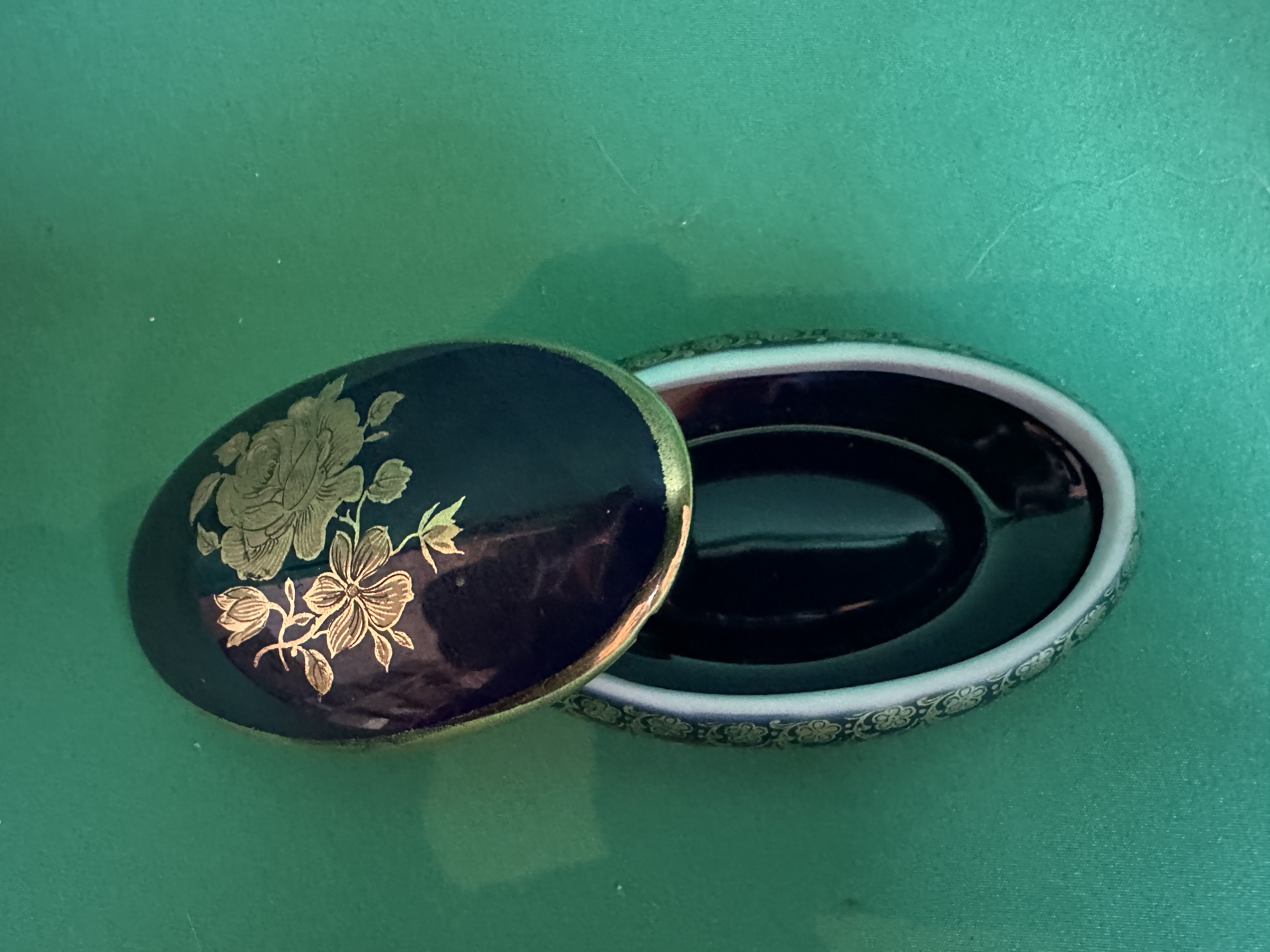 Boîte à bijoux émaillée