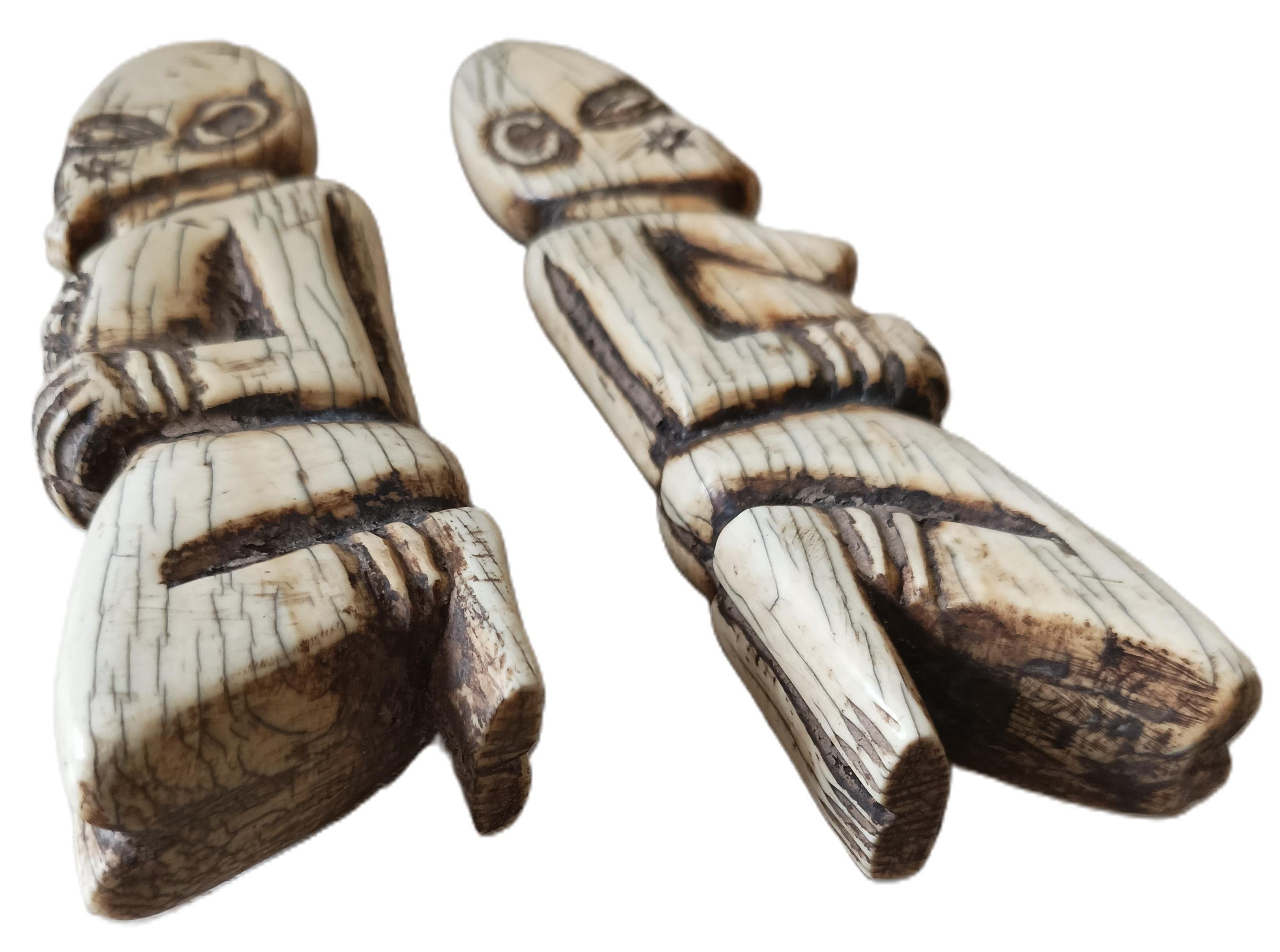 Figurines tribales en os sculpté