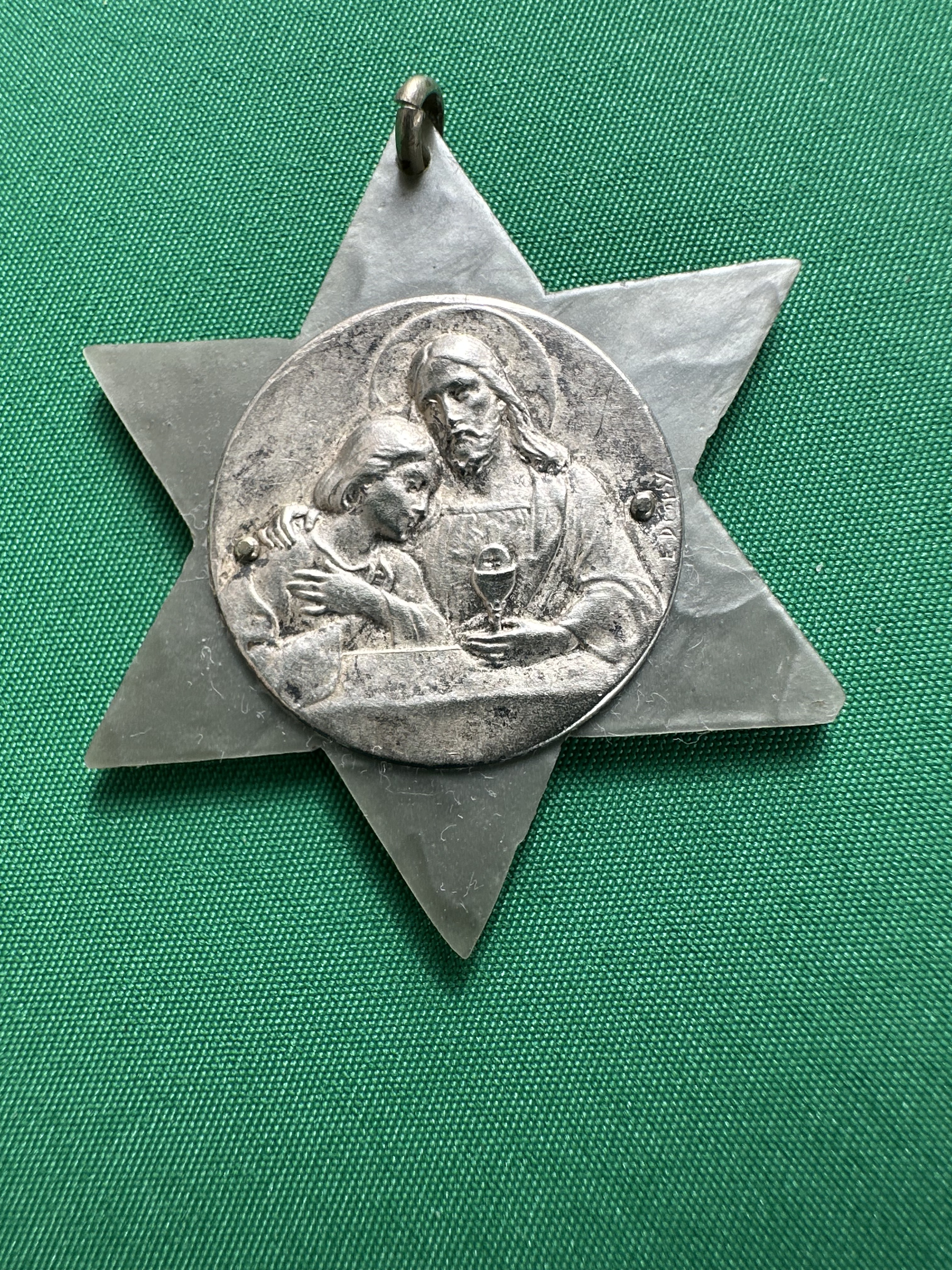 Médaille religieuse en étoile