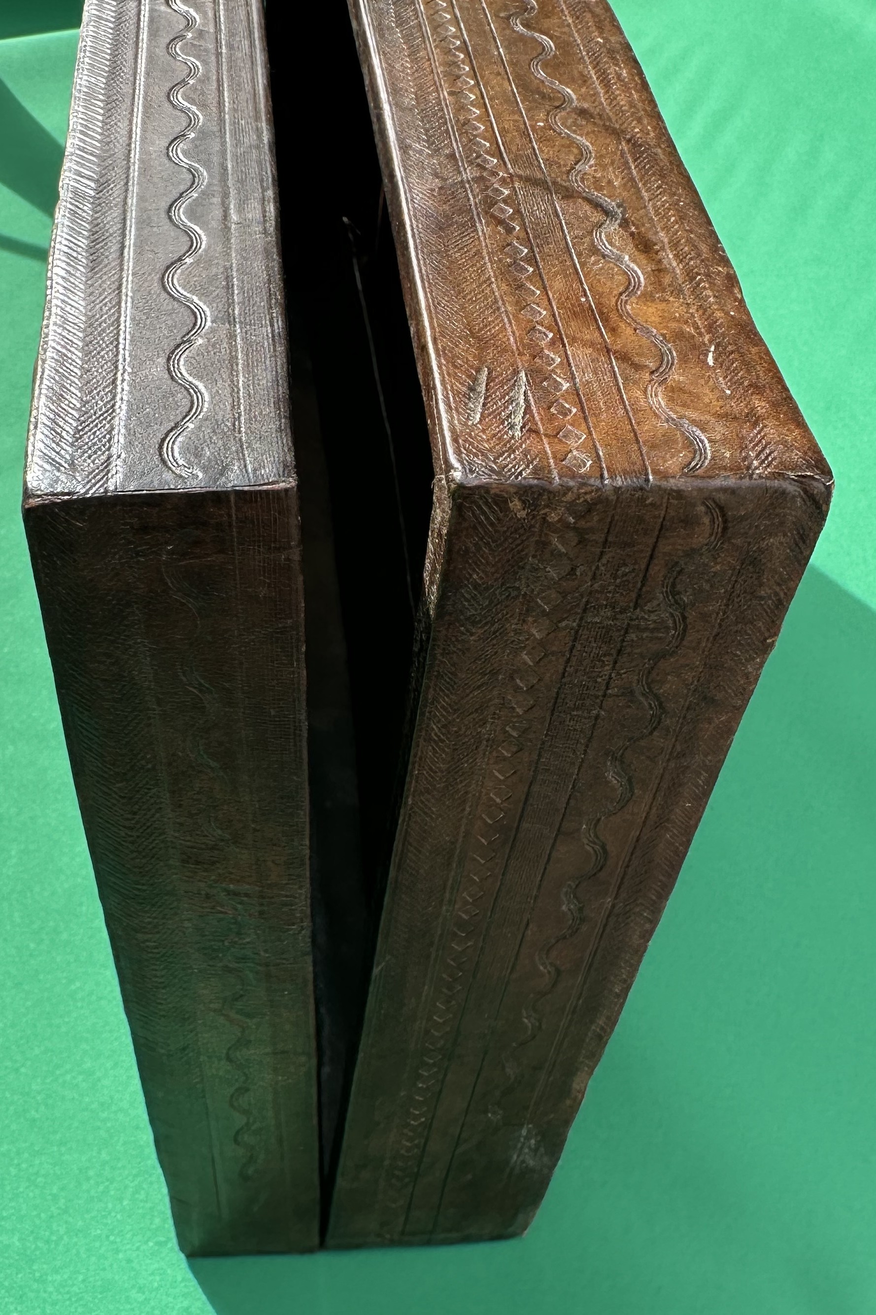Plateau de rangement en bois