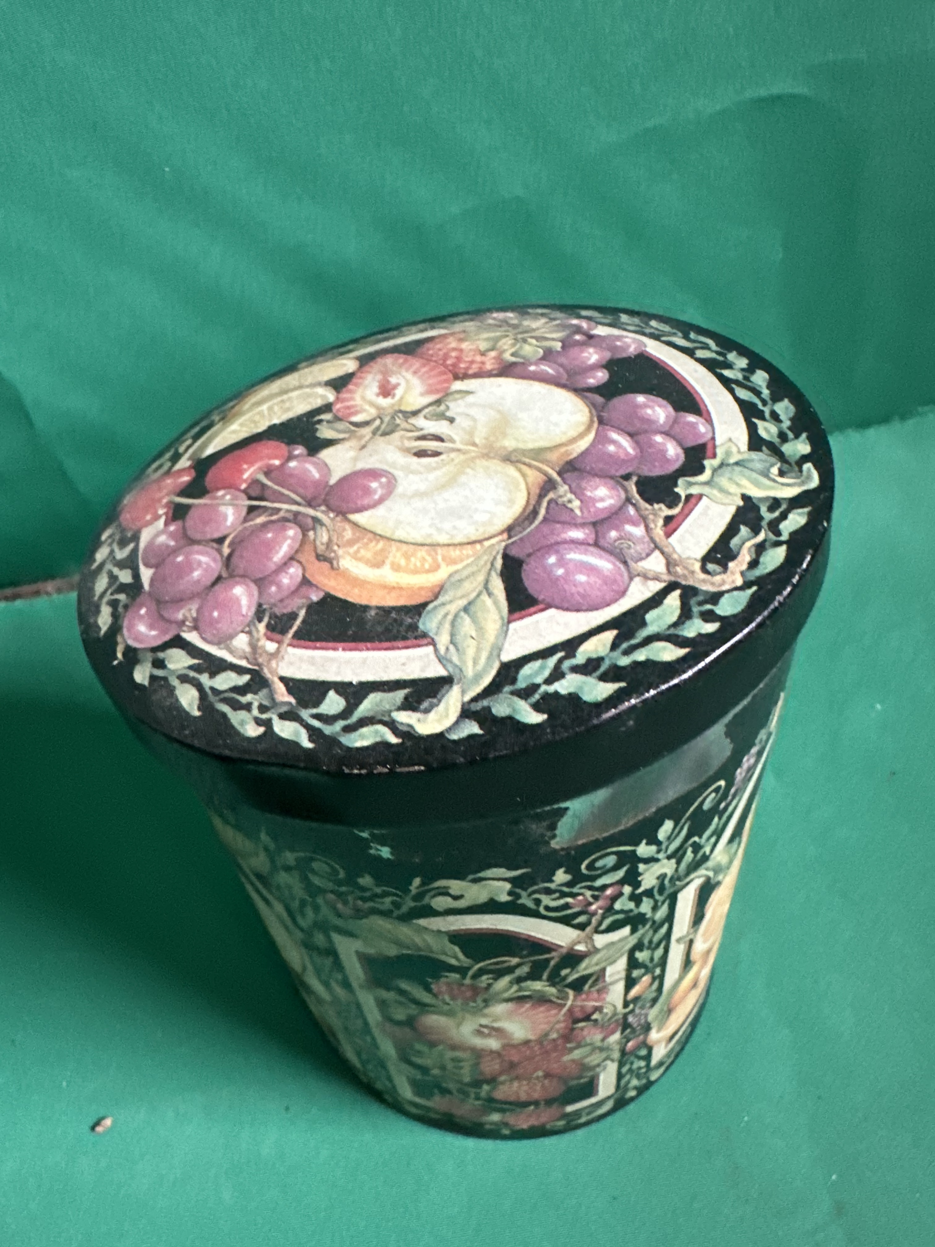 Boîte décorative en fer