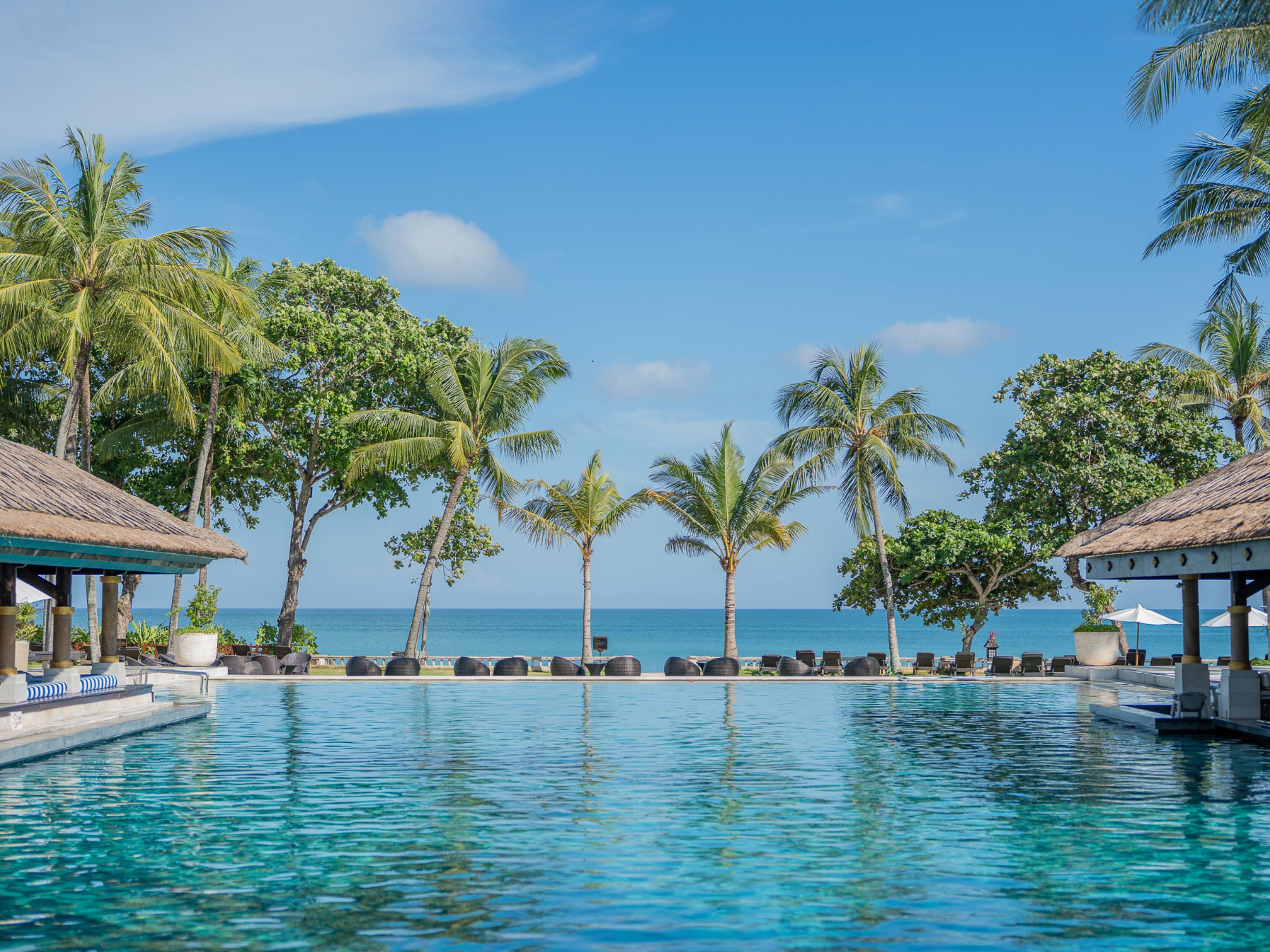 Luxury Beachfront Resort Stay