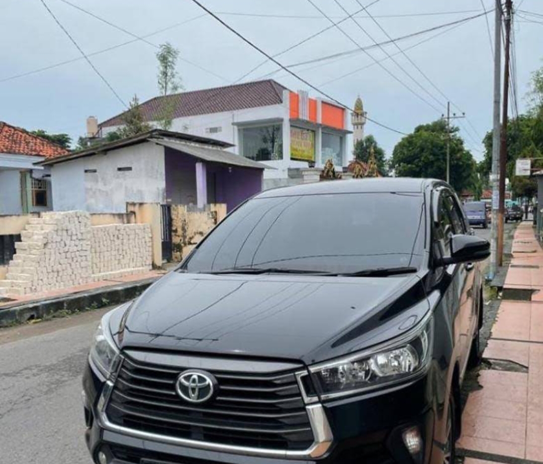 Sewa Mobil Toyota Kijang Innova Reborn