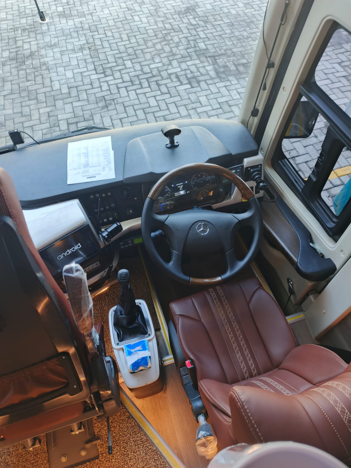 Sewa Big Bus Pariwisata Mercedes-Benz Jetbus 5 Air Suspensi