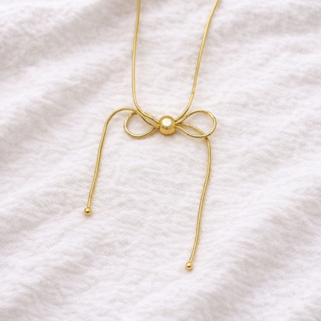 Elegant Gold Bow Necklace