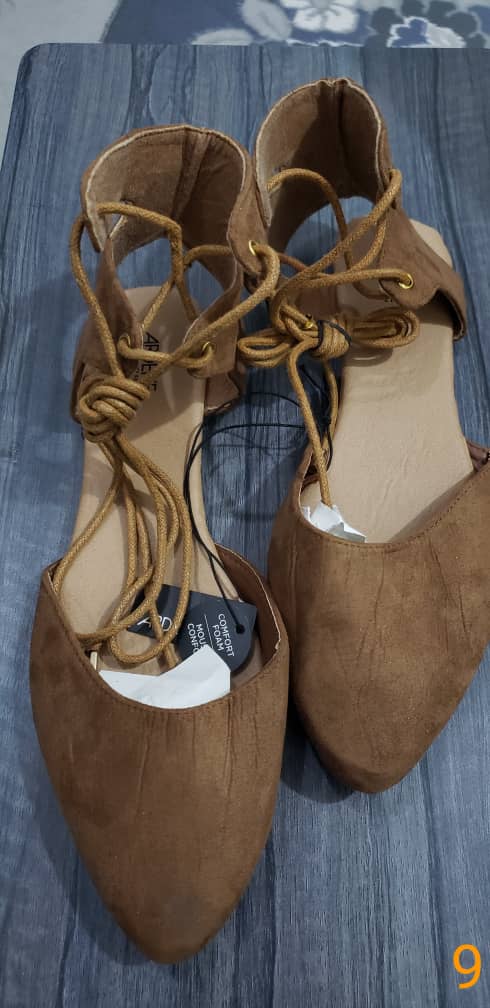 صندل نسائي بني