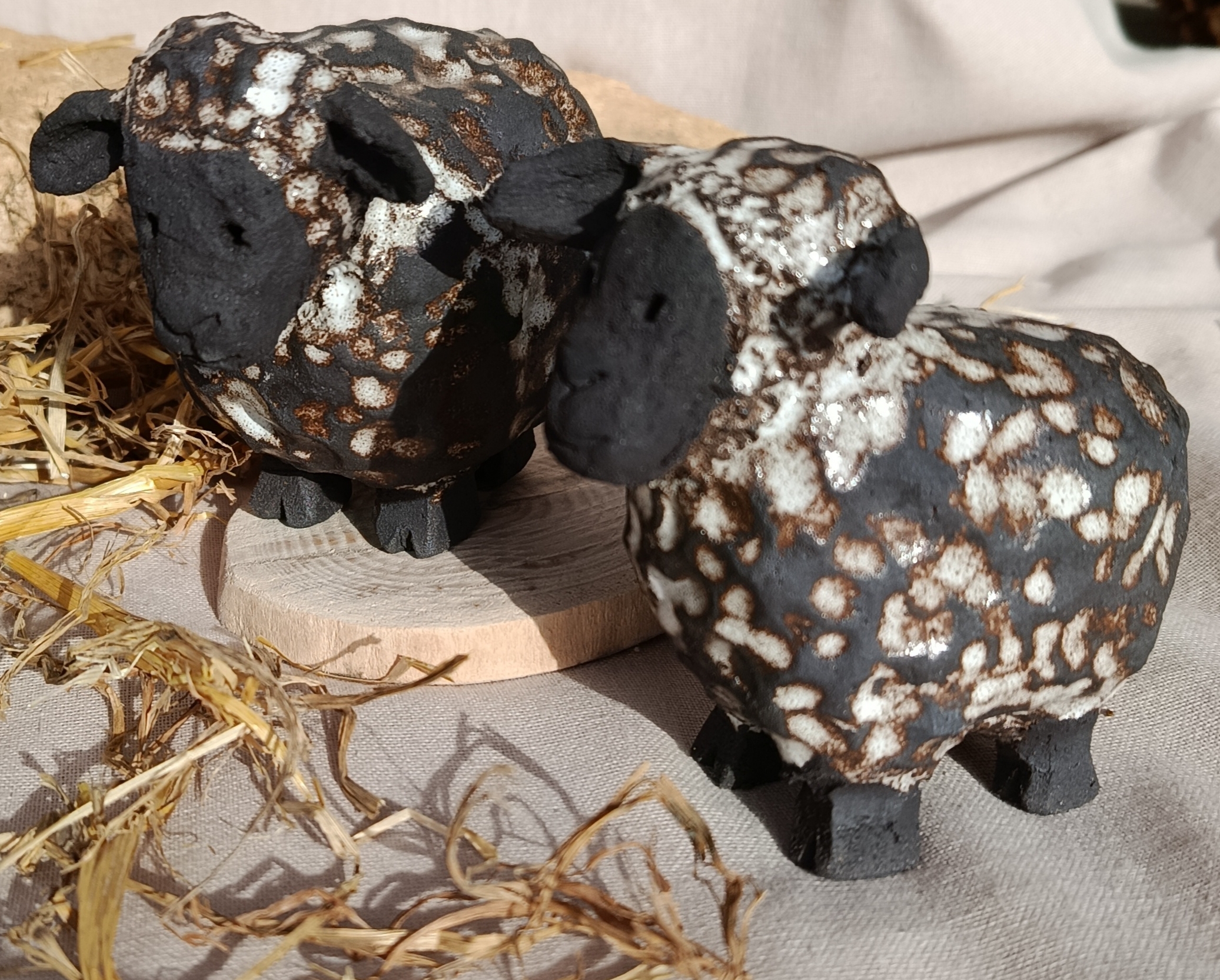 Moutons en grès noir