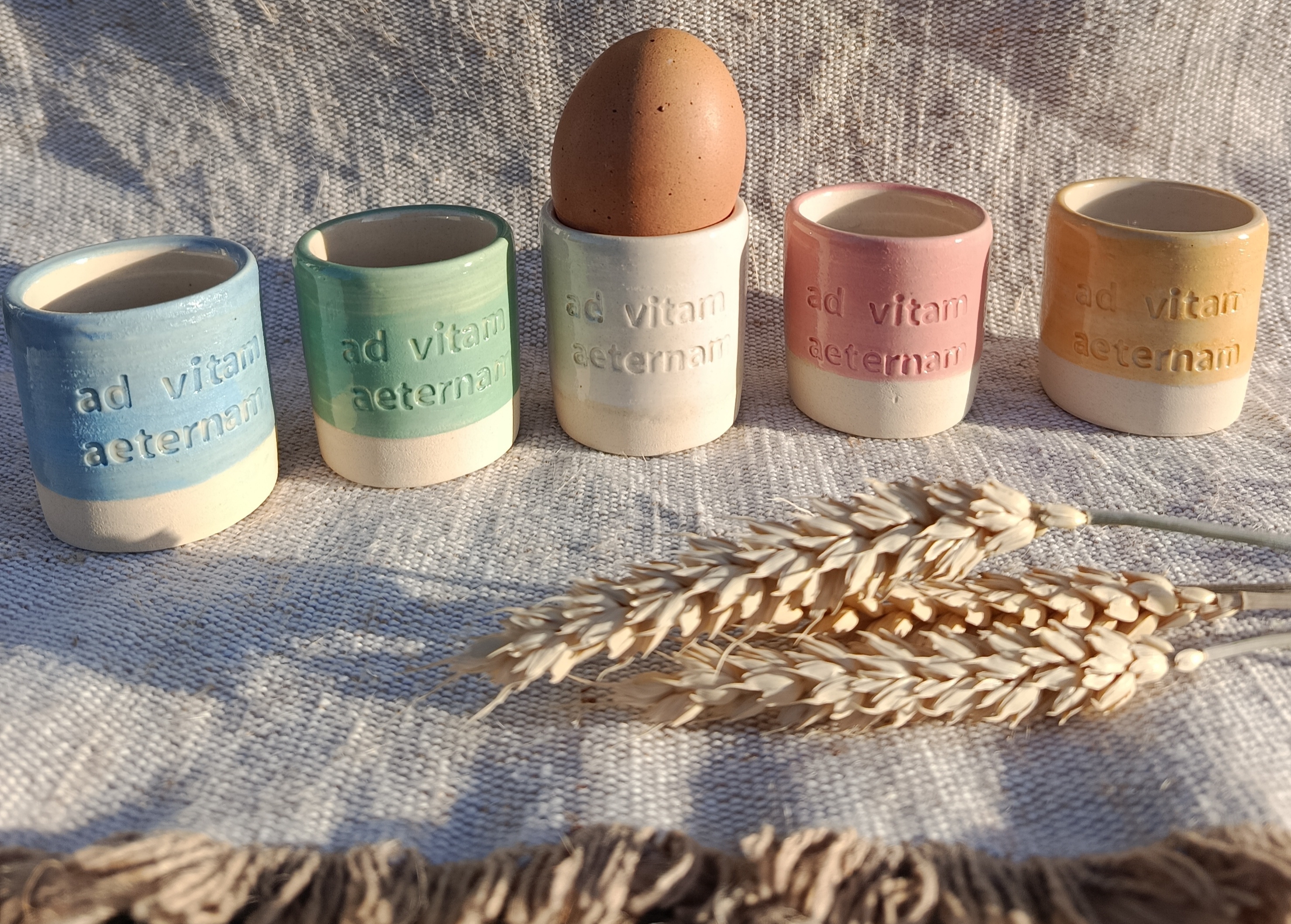 Coquetiers en céramique multicolores