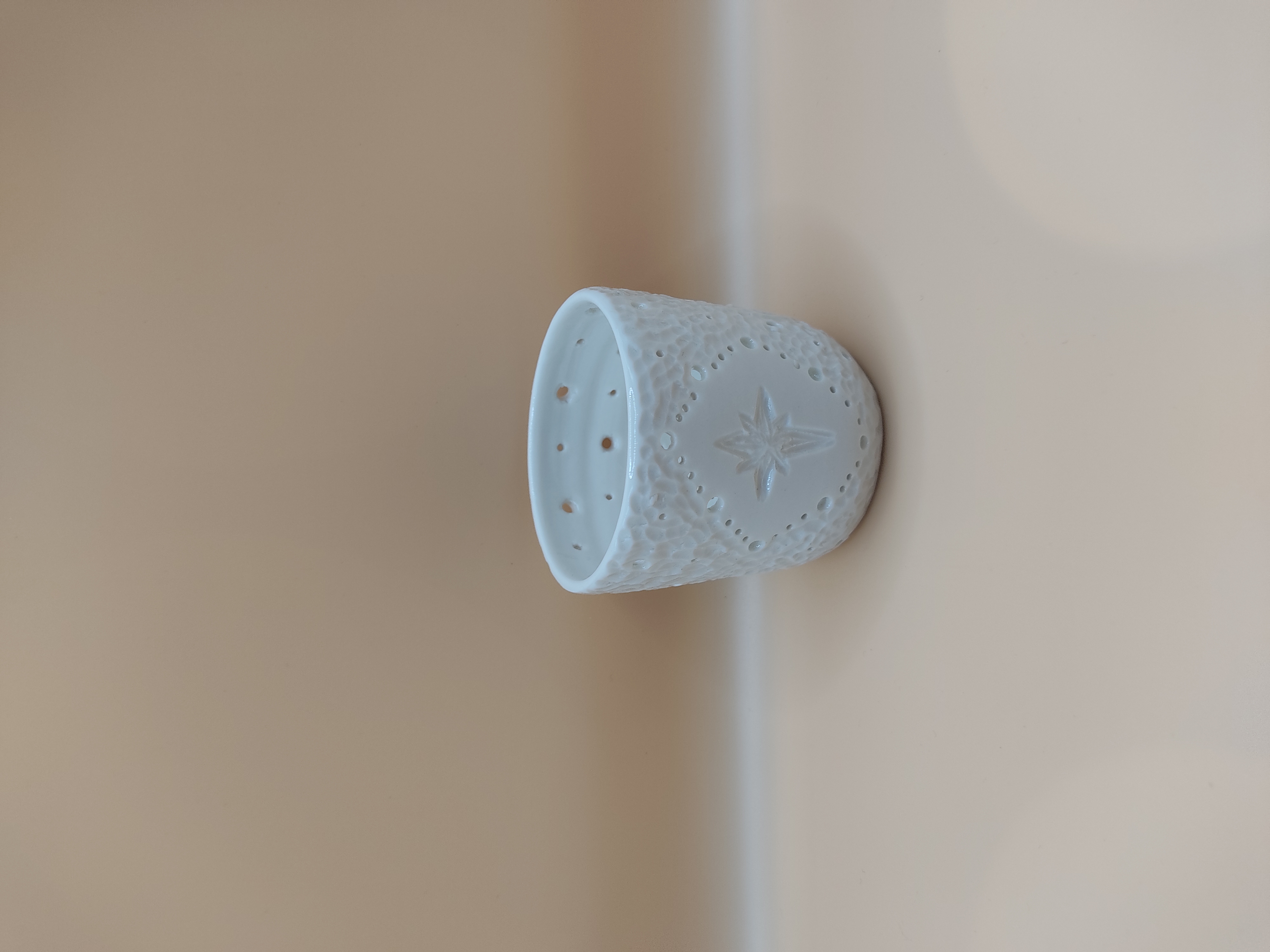 Photophore en porcelaine texturé